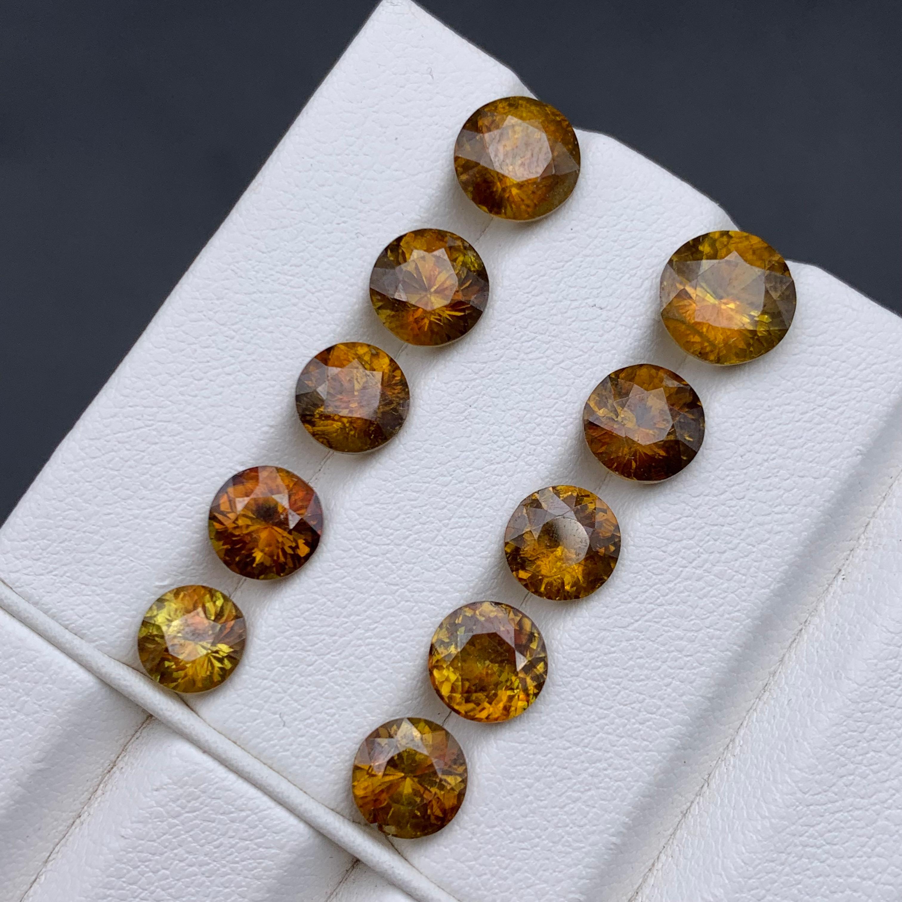 Sphene/Titanite naturelle jaune foncé  Pierres en vrac Lot 17.35 Ct Round en vente 7