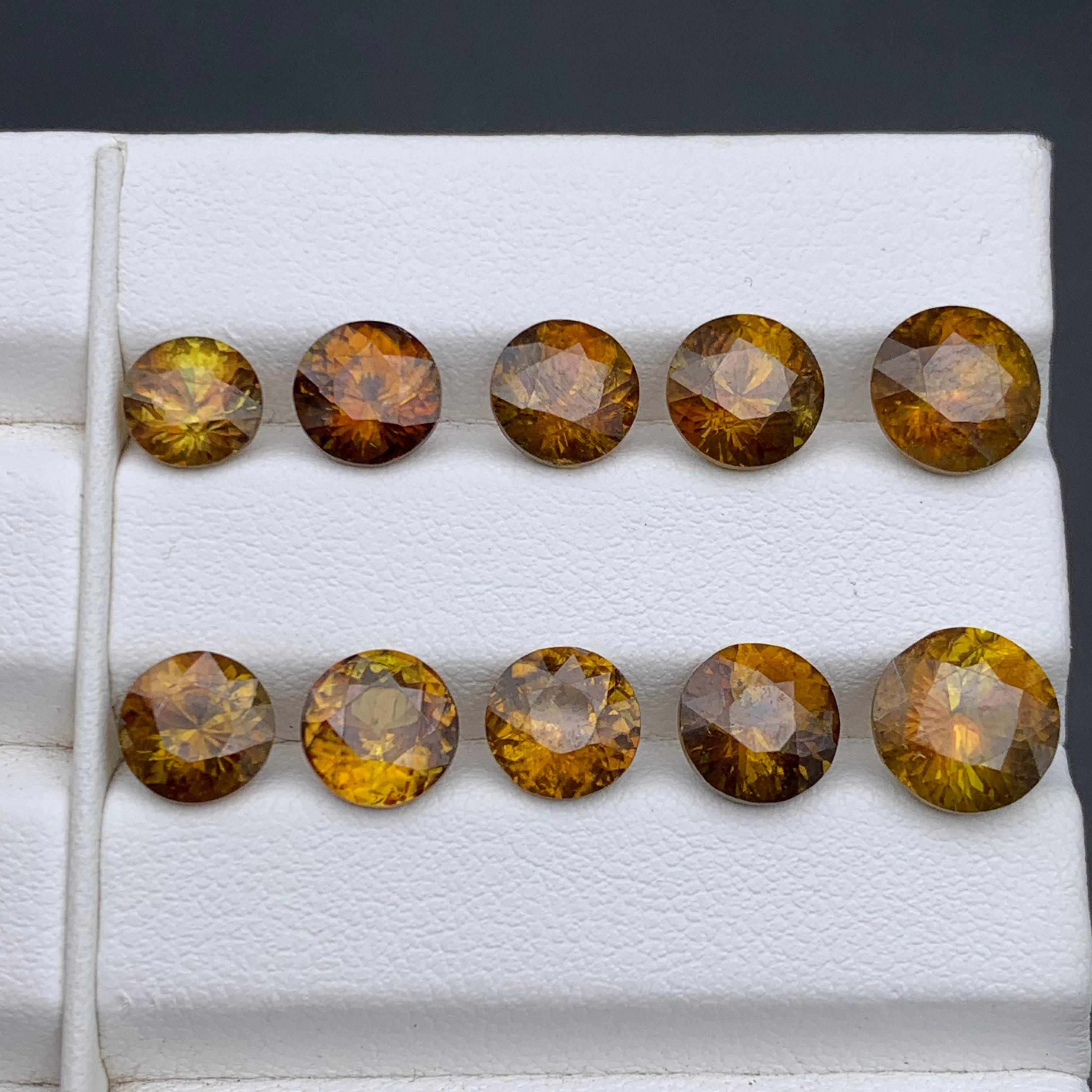 Contemporain Sphene/Titanite naturelle jaune foncé  Pierres en vrac Lot 17.35 Ct Round en vente