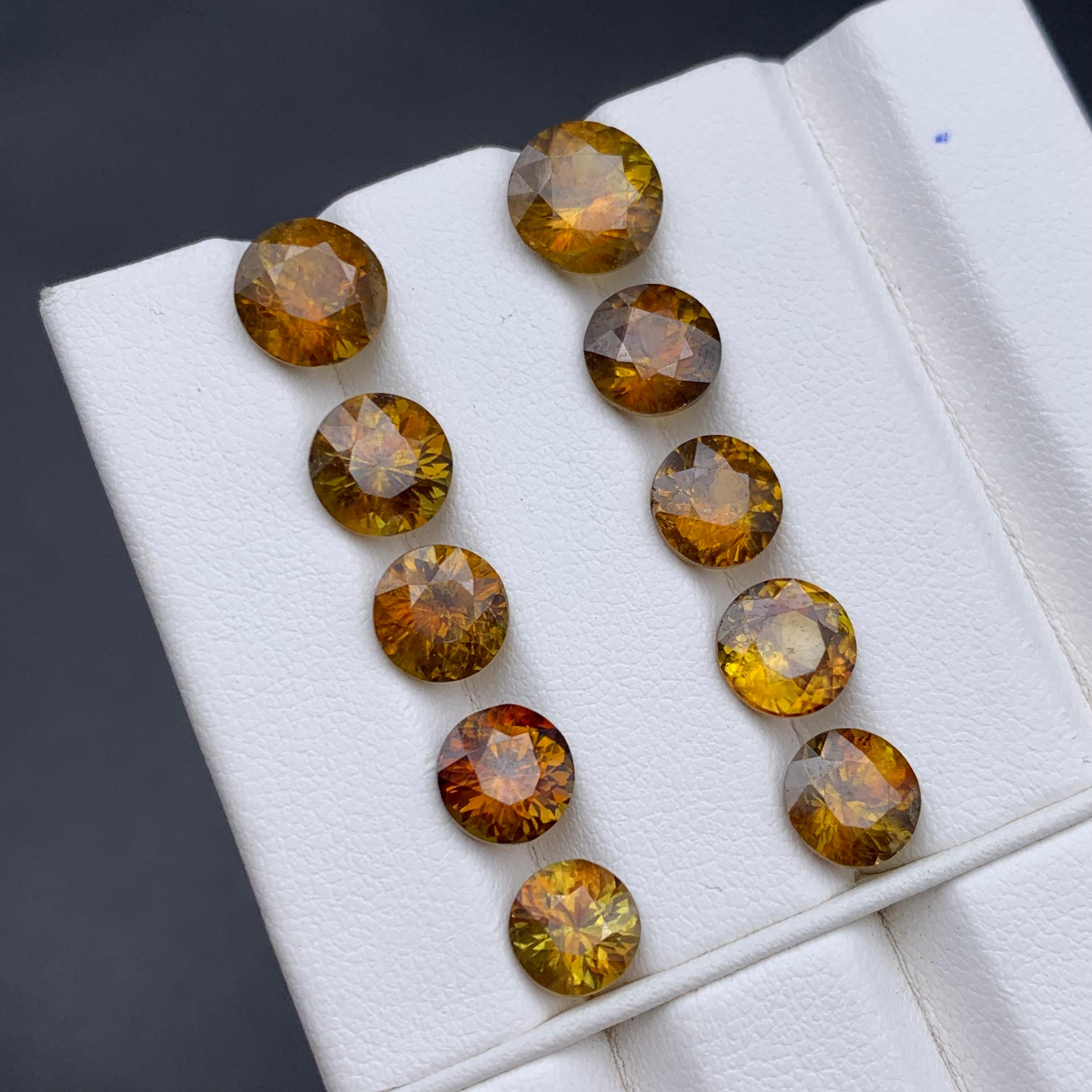 Sphene/Titanite naturelle jaune foncé  Pierres en vrac Lot 17.35 Ct Round Neuf - En vente à Peshawar, PK