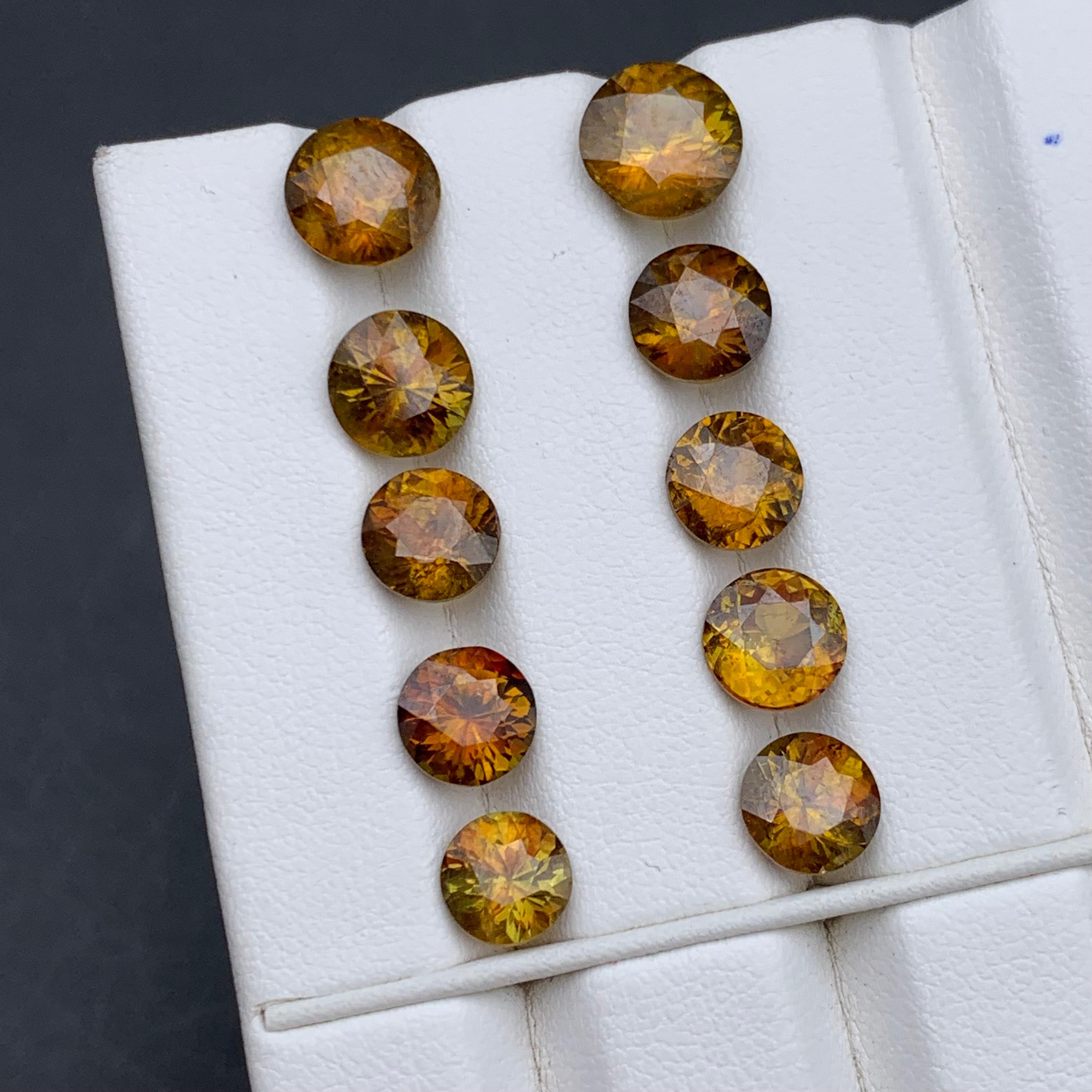 Sphene/Titanite naturelle jaune foncé  Pierres en vrac Lot 17.35 Ct Round en vente 1