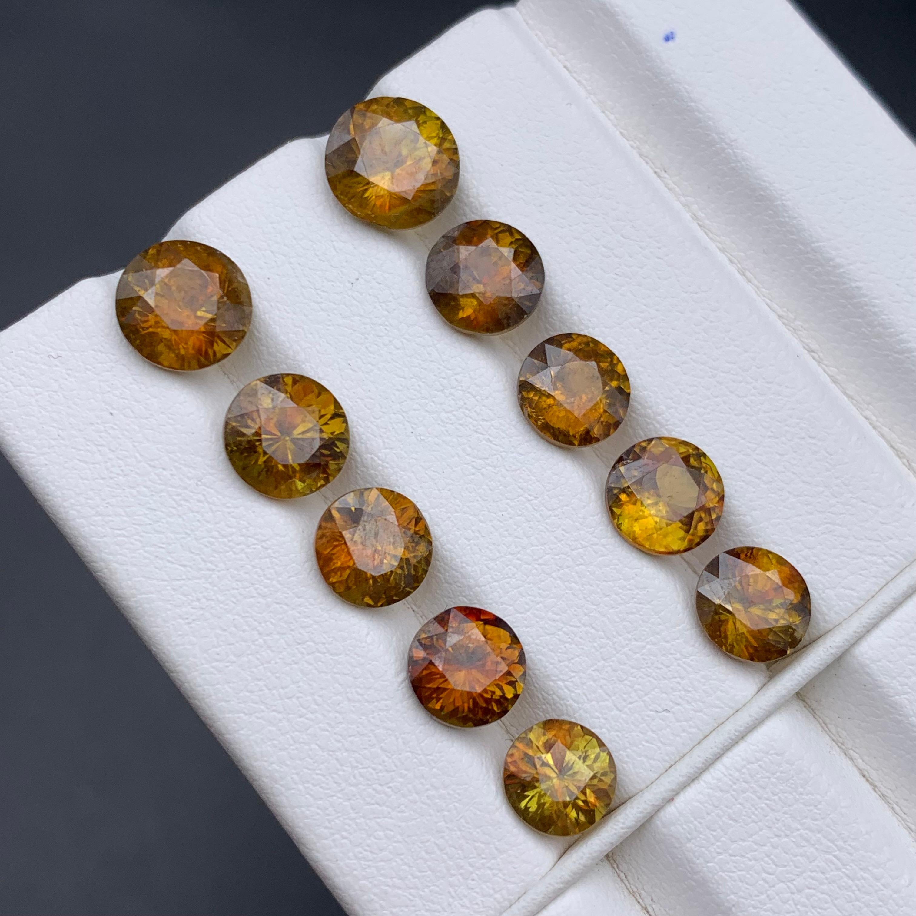 Sphene/Titanite naturelle jaune foncé  Pierres en vrac Lot 17.35 Ct Round en vente 3