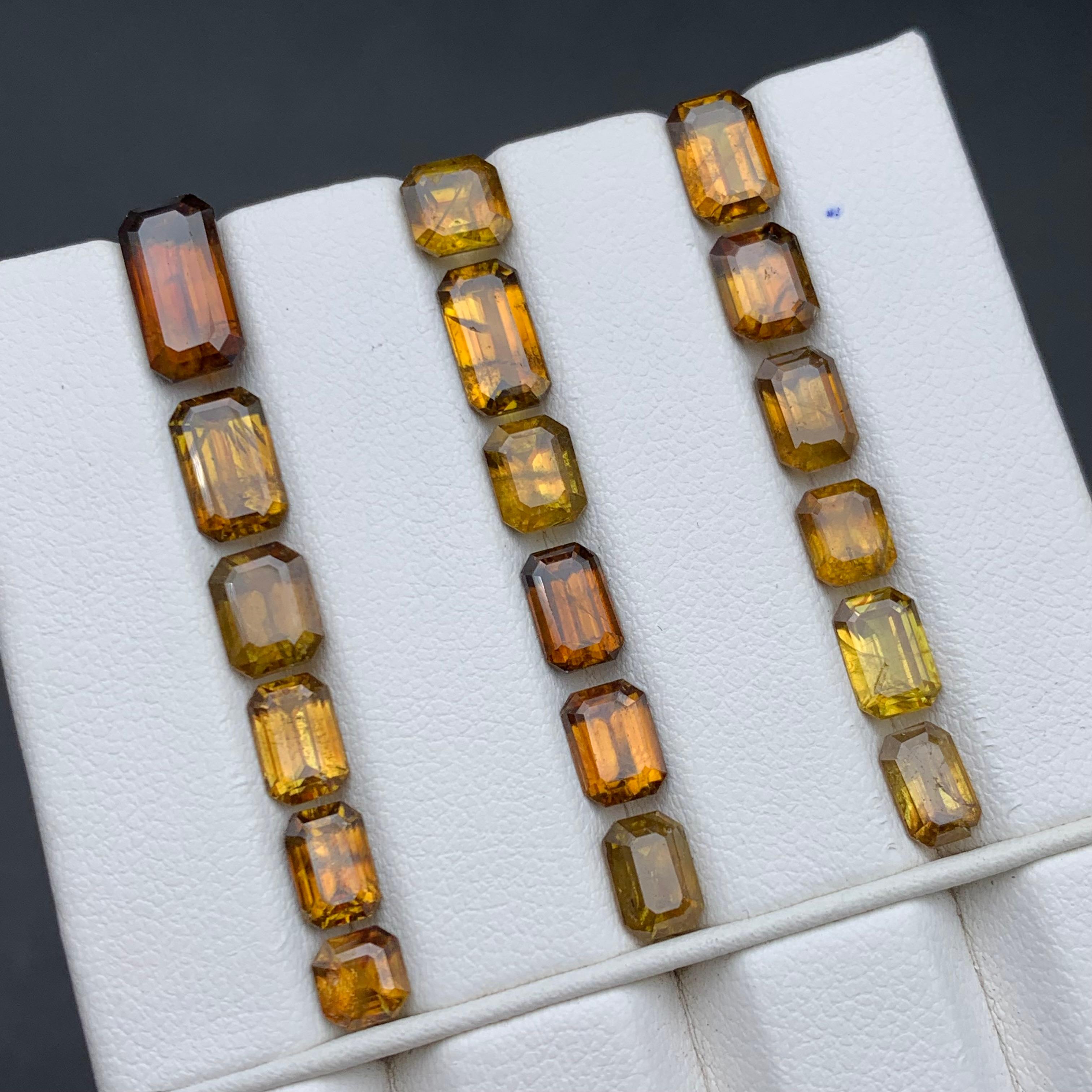 Pierres précieuses non serties Sphene/Titanite jaune brunâtre profond Lot 20.20 carats en vente 5