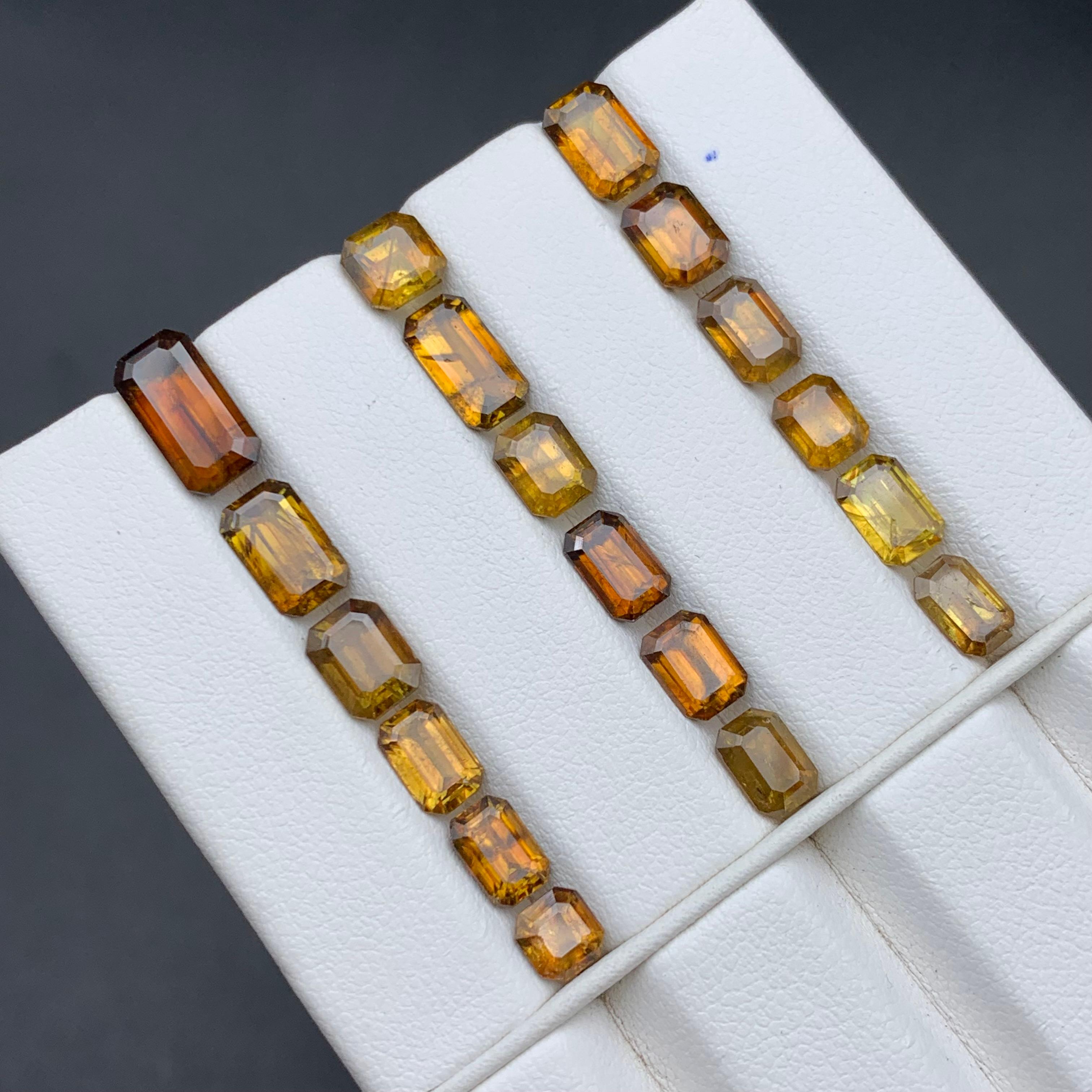 Pierres précieuses non serties Sphene/Titanite jaune brunâtre profond Lot 20.20 carats en vente 6