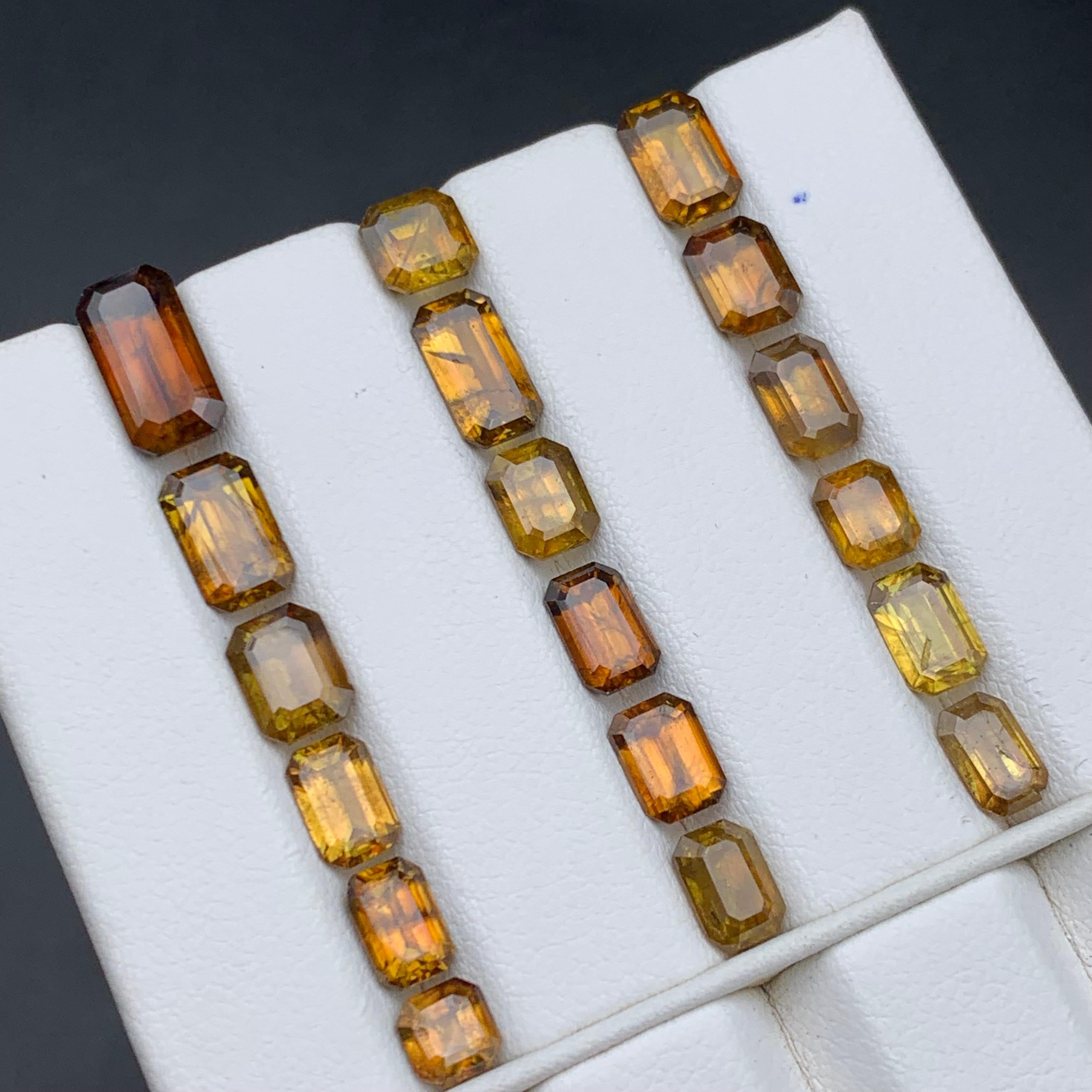 Lot de pierres précieuses en vrac Sphène/Titanite pour bagues, pendentifs, bracelets, ou tout autre type de bijoux - taille coussin !

💎 TYPE DE PIERRE PRÉCIEUSE : Sphène/Titanite
⚖️ POIDS :  20,20 Carats
🪚 SHAPE & CUT : Coupe coussin
📏 TAILLE