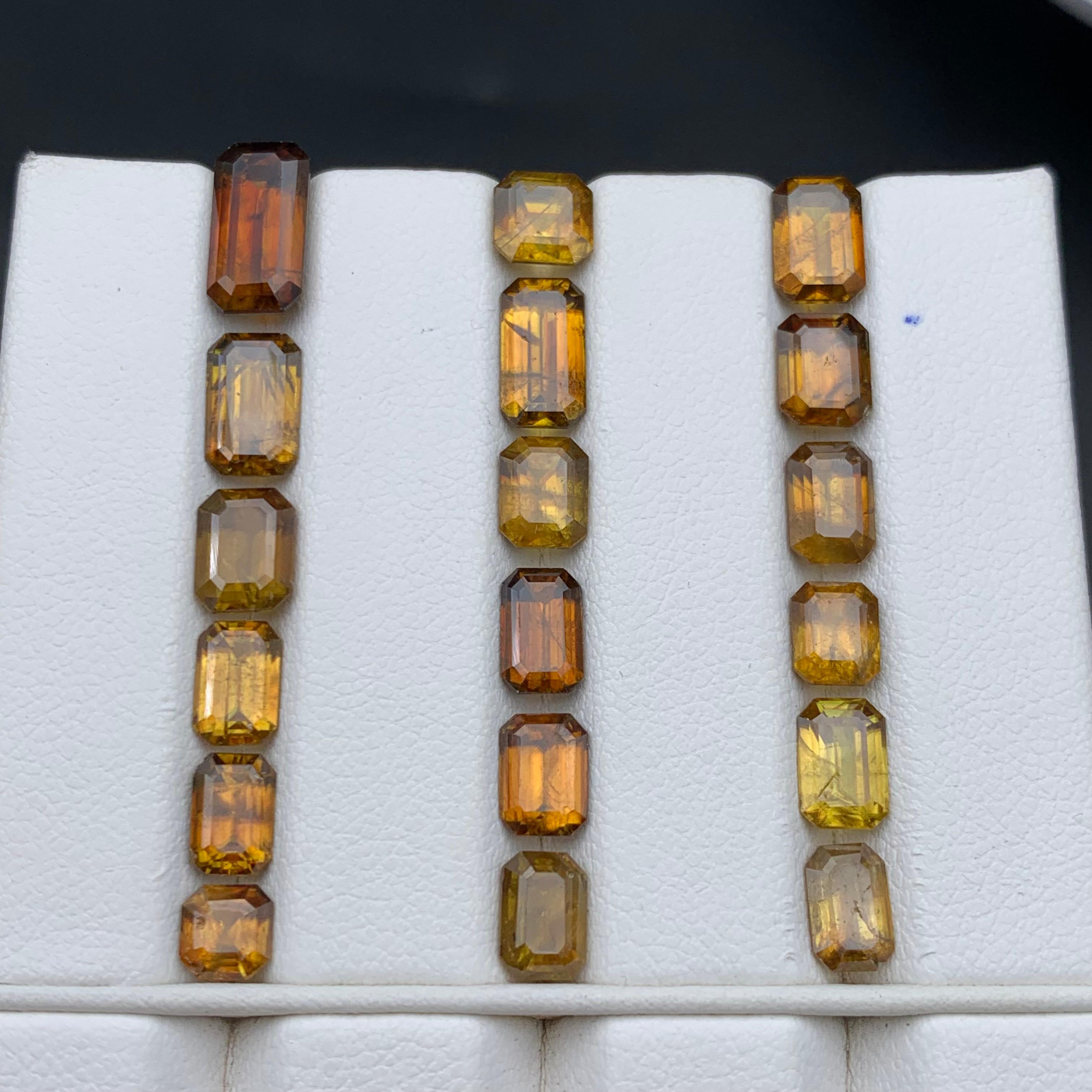 Contemporain Pierres précieuses non serties Sphene/Titanite jaune brunâtre profond Lot 20.20 carats en vente