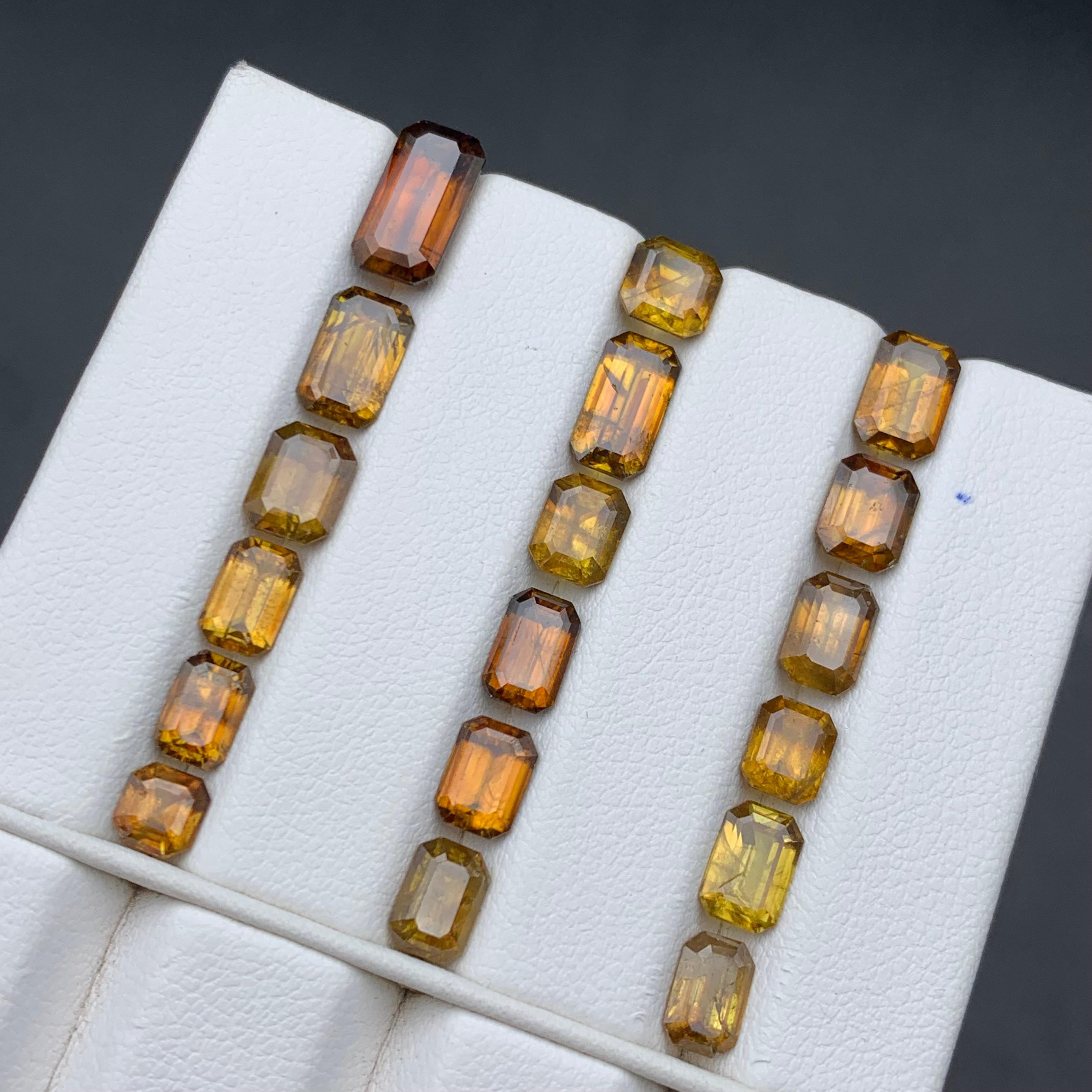 Pierres précieuses non serties Sphene/Titanite jaune brunâtre profond Lot 20.20 carats Neuf - En vente à Peshawar, PK