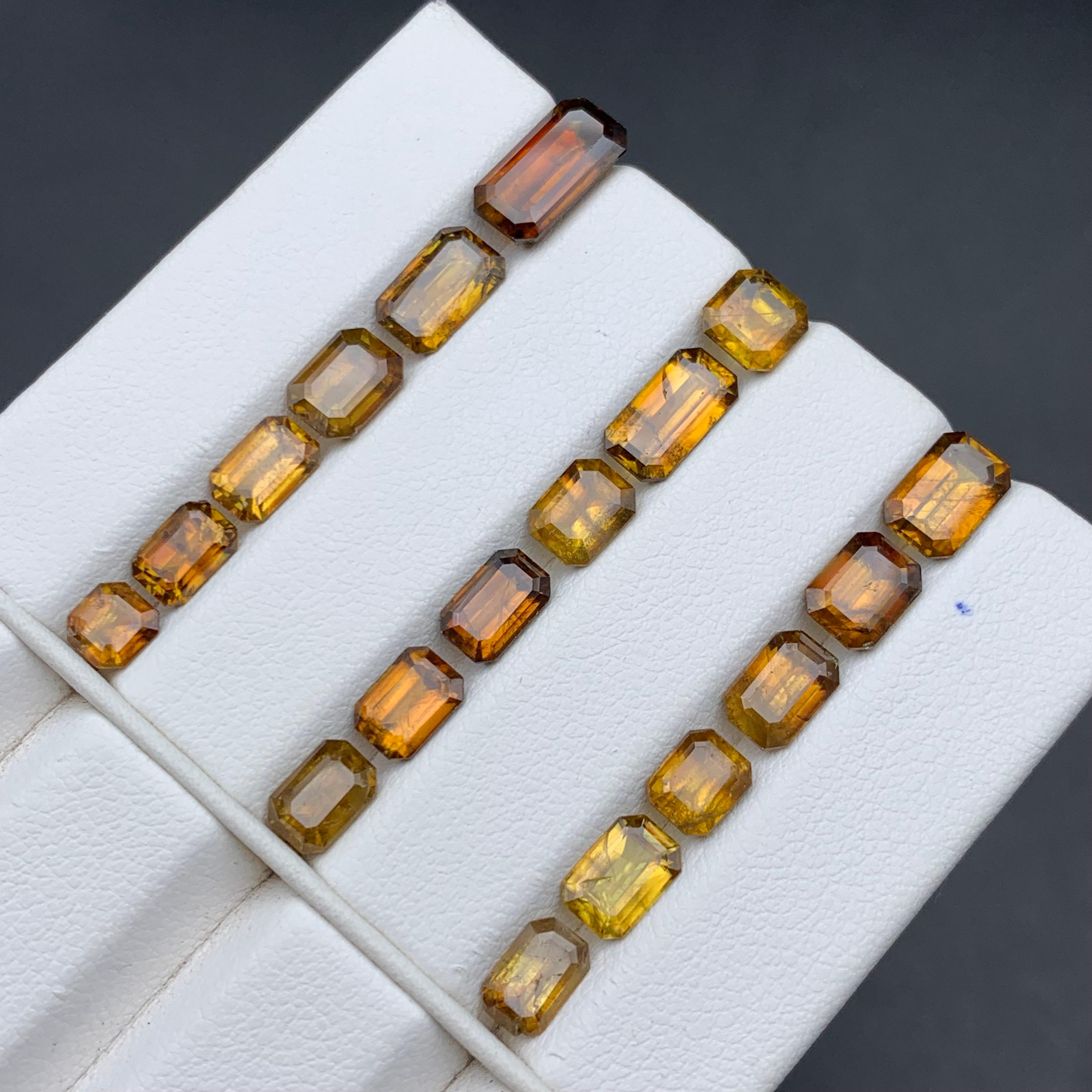 Pierres précieuses non serties Sphene/Titanite jaune brunâtre profond Lot 20.20 carats en vente 2