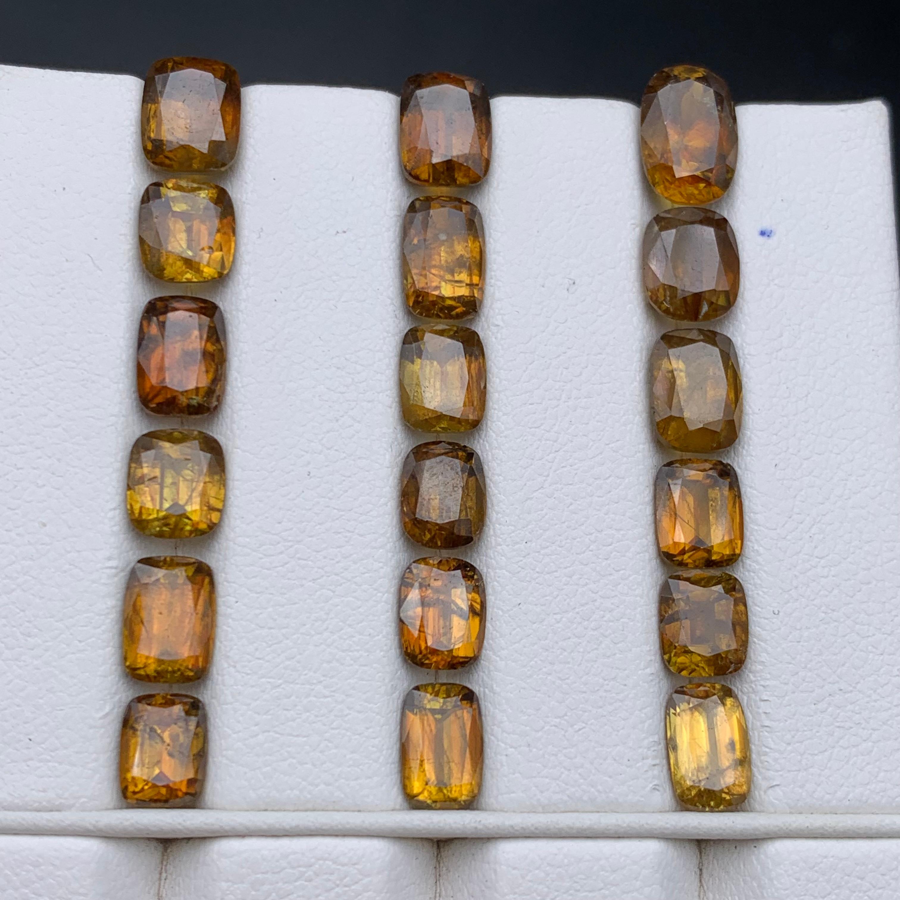 Pierres précieuses non serties Sphene/Titanite jaune brunâtre profond Lot 27.30 carats en vente 2