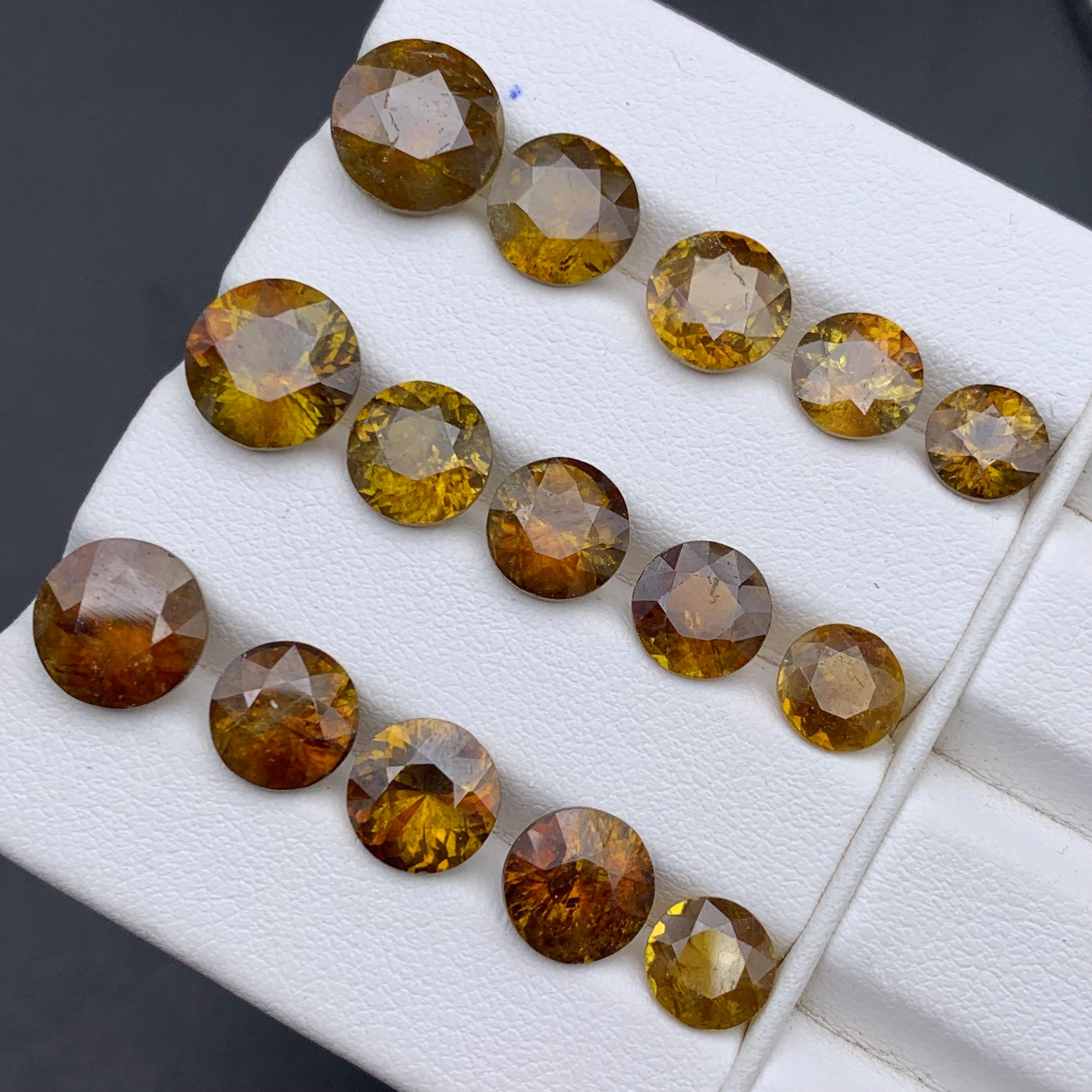 Tiefbraun-gelber natürlicher Sphene/Titanit  Lose Edelsteine Lot 29.45 Karat rund im Angebot 4
