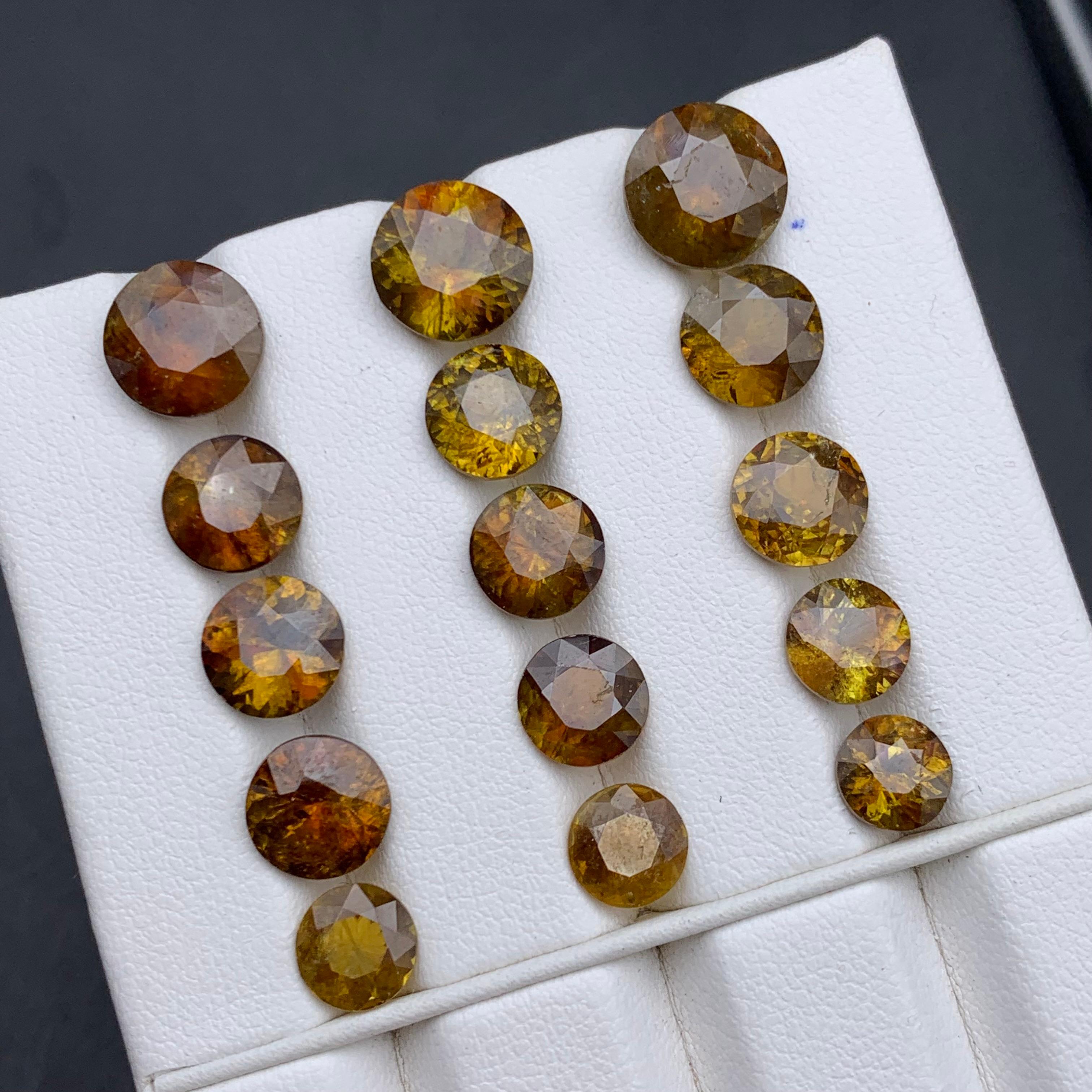 Tiefbraun-gelber natürlicher Sphene/Titanit  Lose Edelsteine Lot 29.45 Karat rund im Angebot 6