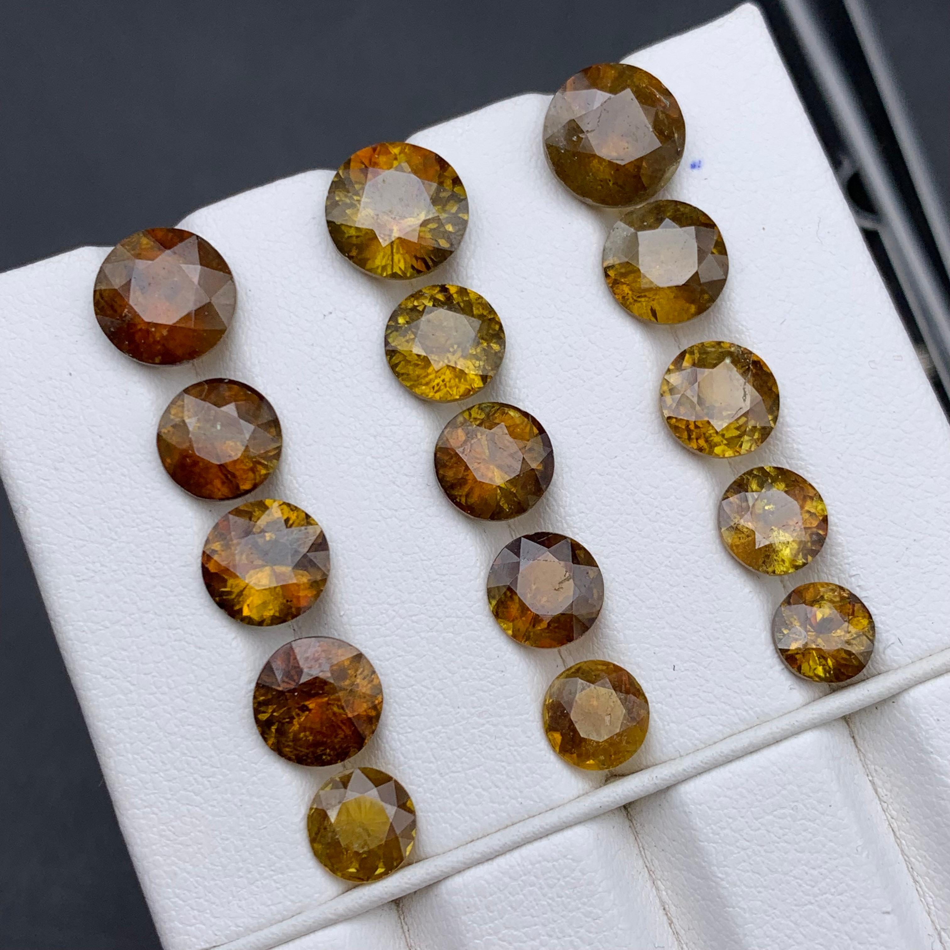 Tiefbraun-gelber natürlicher Sphene/Titanit  Lose Edelsteine Lot 29.45 Karat rund im Angebot 7