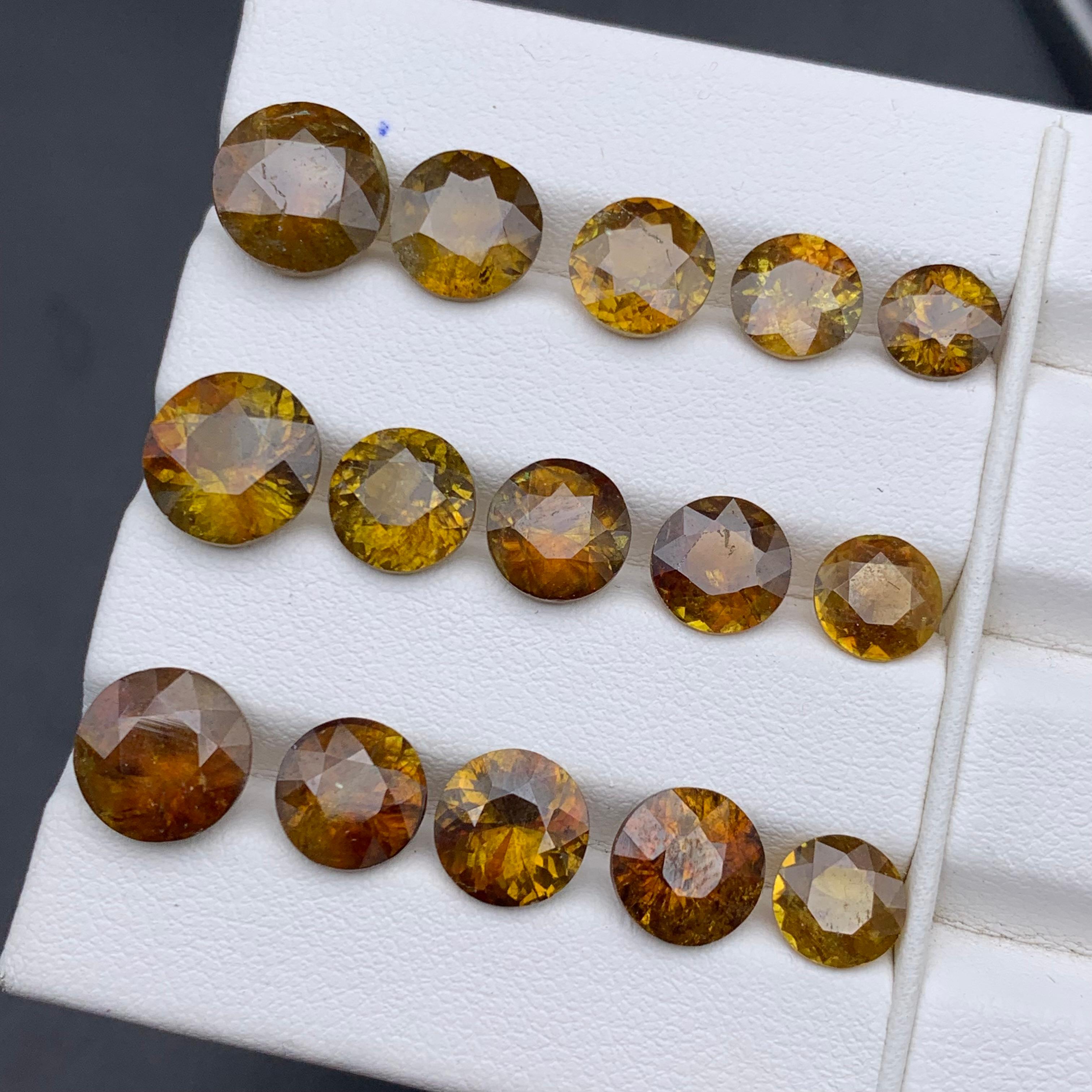Tiefbraun-gelber natürlicher Sphene/Titanit  Lose Edelsteine Lot 29.45 Karat rund für Damen oder Herren im Angebot