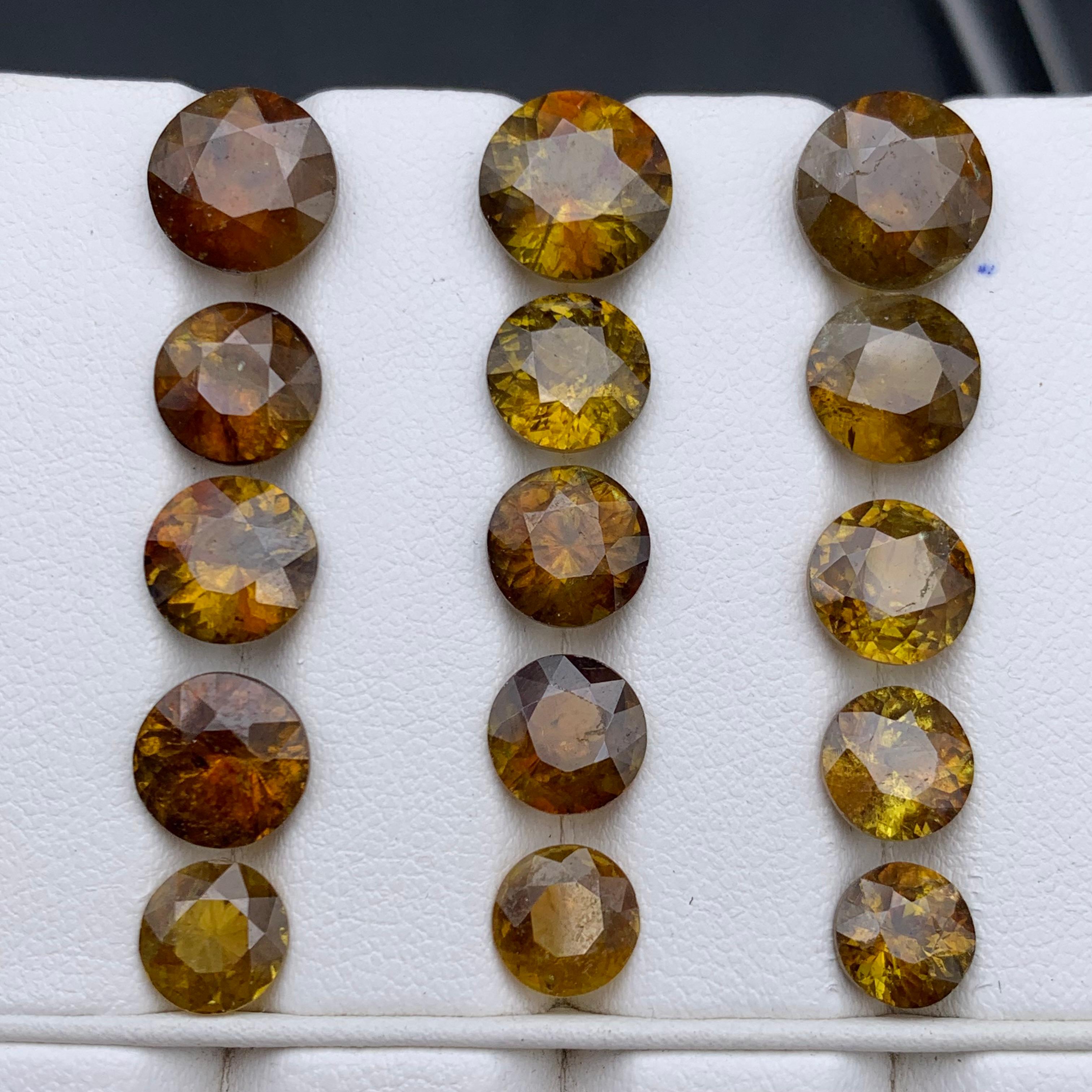 Tiefbraun-gelber natürlicher Sphene/Titanit  Lose Edelsteine Lot 29.45 Karat rund im Angebot 1