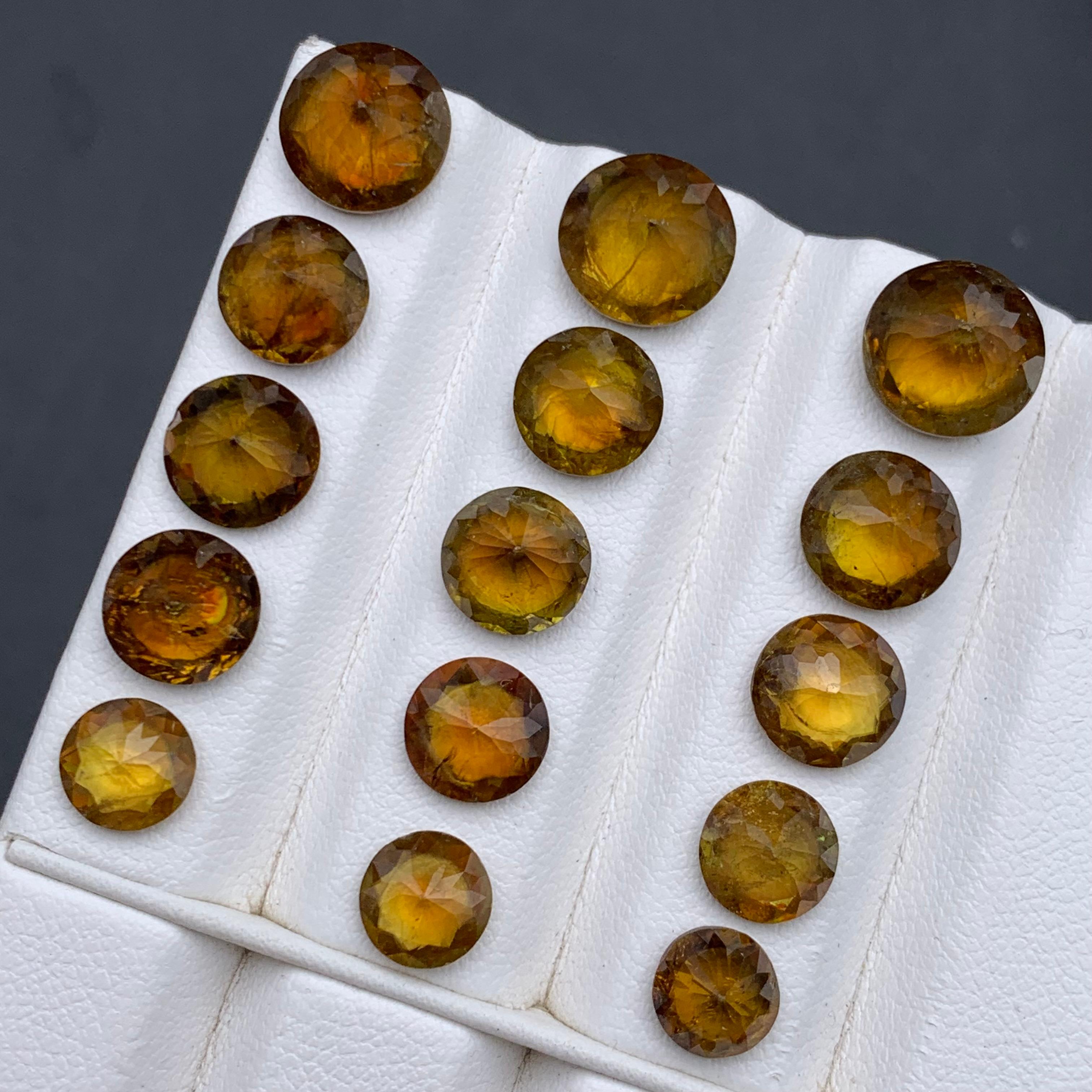 Tiefbraun-gelber natürlicher Sphene/Titanit  Lose Edelsteine Lot 29.45 Karat rund im Angebot 2
