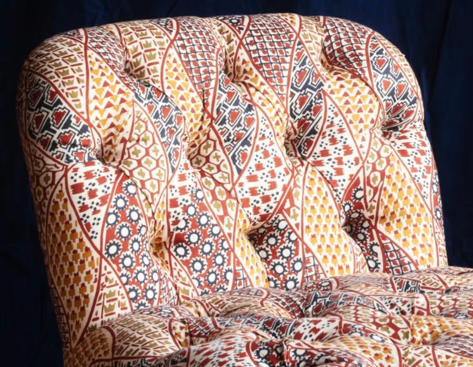 Late 19th Century Deep buttoned slipper chair with carved gilt legs attributable to Gillow’s. For Sale