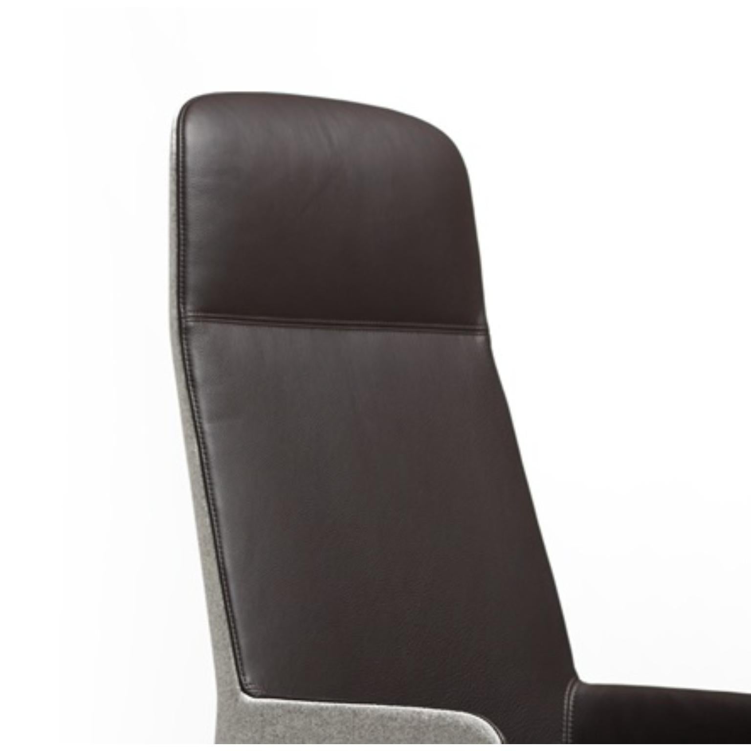 Sillón ejecutivo con respaldo alto en aluminio y piel by Quinti Sedute Posmoderno en venta