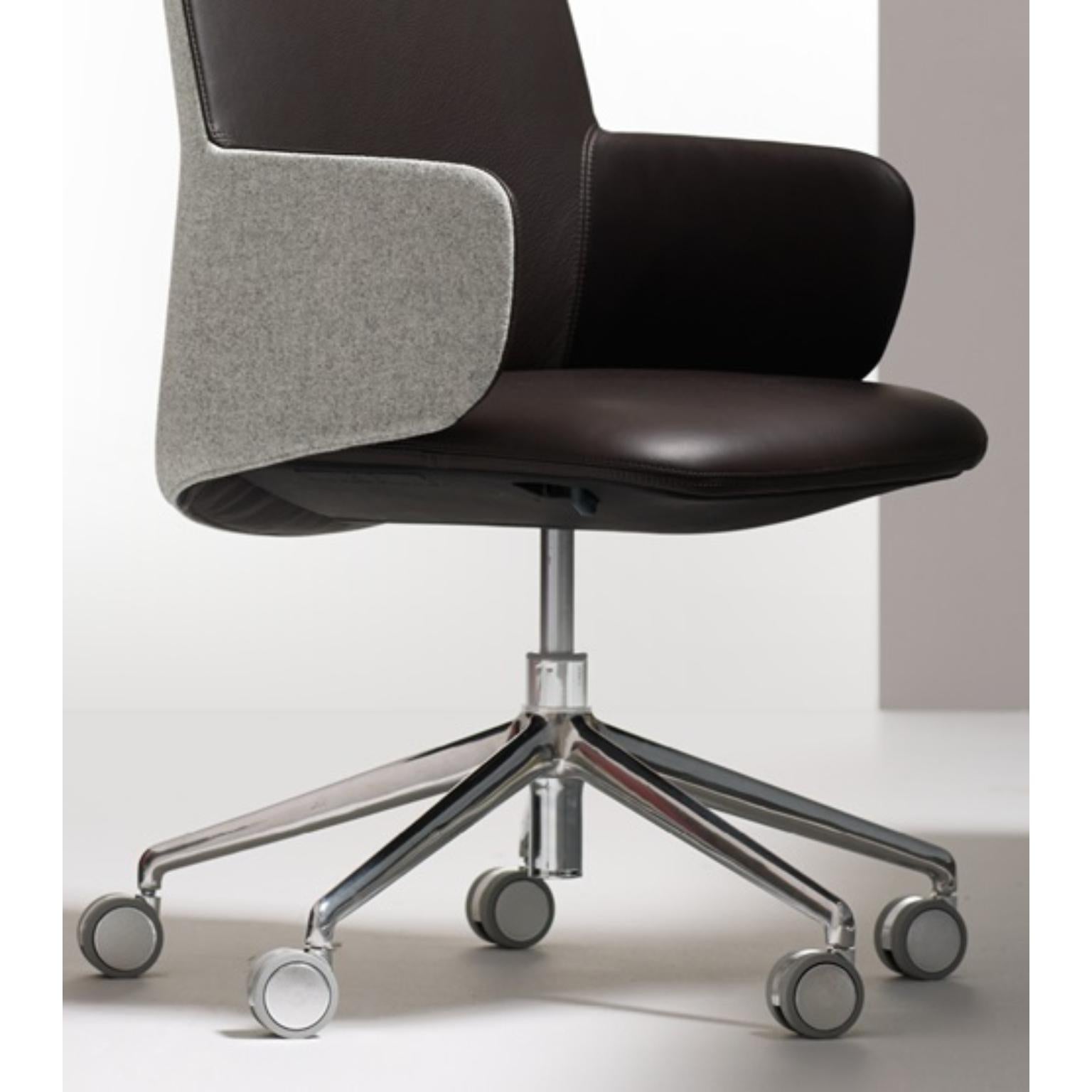 Sillón ejecutivo con respaldo alto en aluminio y piel by Quinti Sedute Italiano en venta