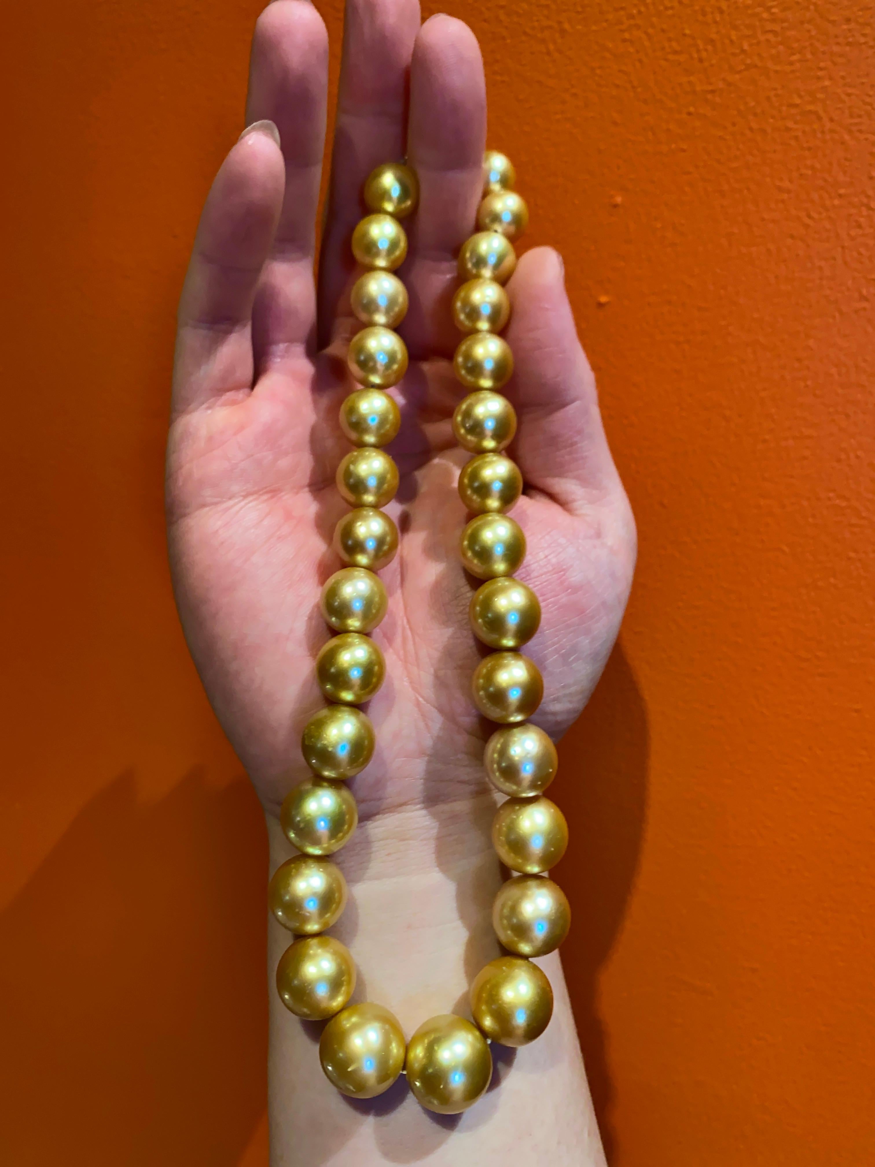 Eostre Tiefgoldene Südseeperlenkette mit 18 Karat Rubin und Diamantverschluss im Zustand „Neu“ im Angebot in Melbourne, AU