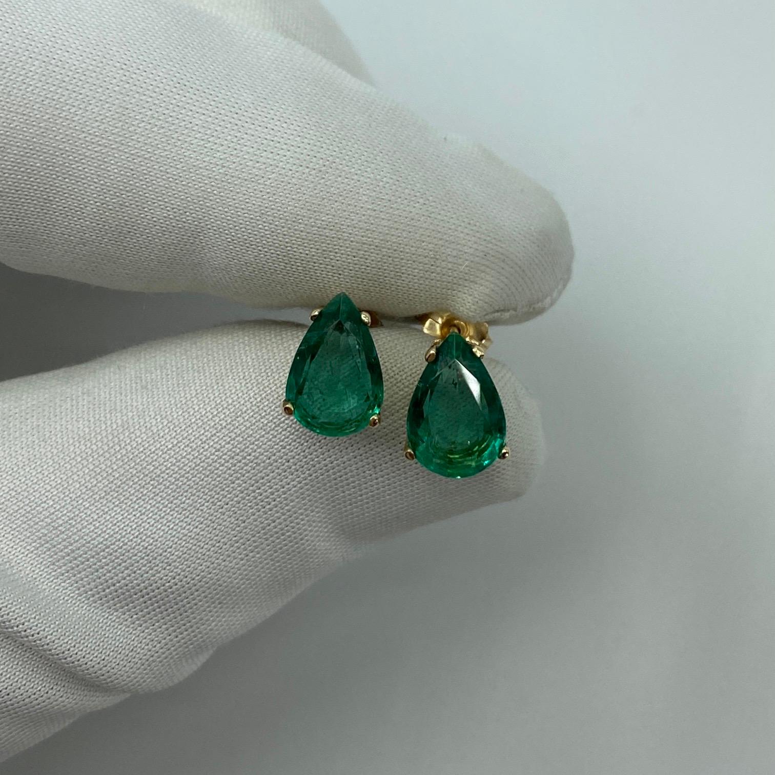 Deep Green 2.80 Carat Emerald Yellow Gold Earring Studs Pear Teardrop Cut For Sale 5
