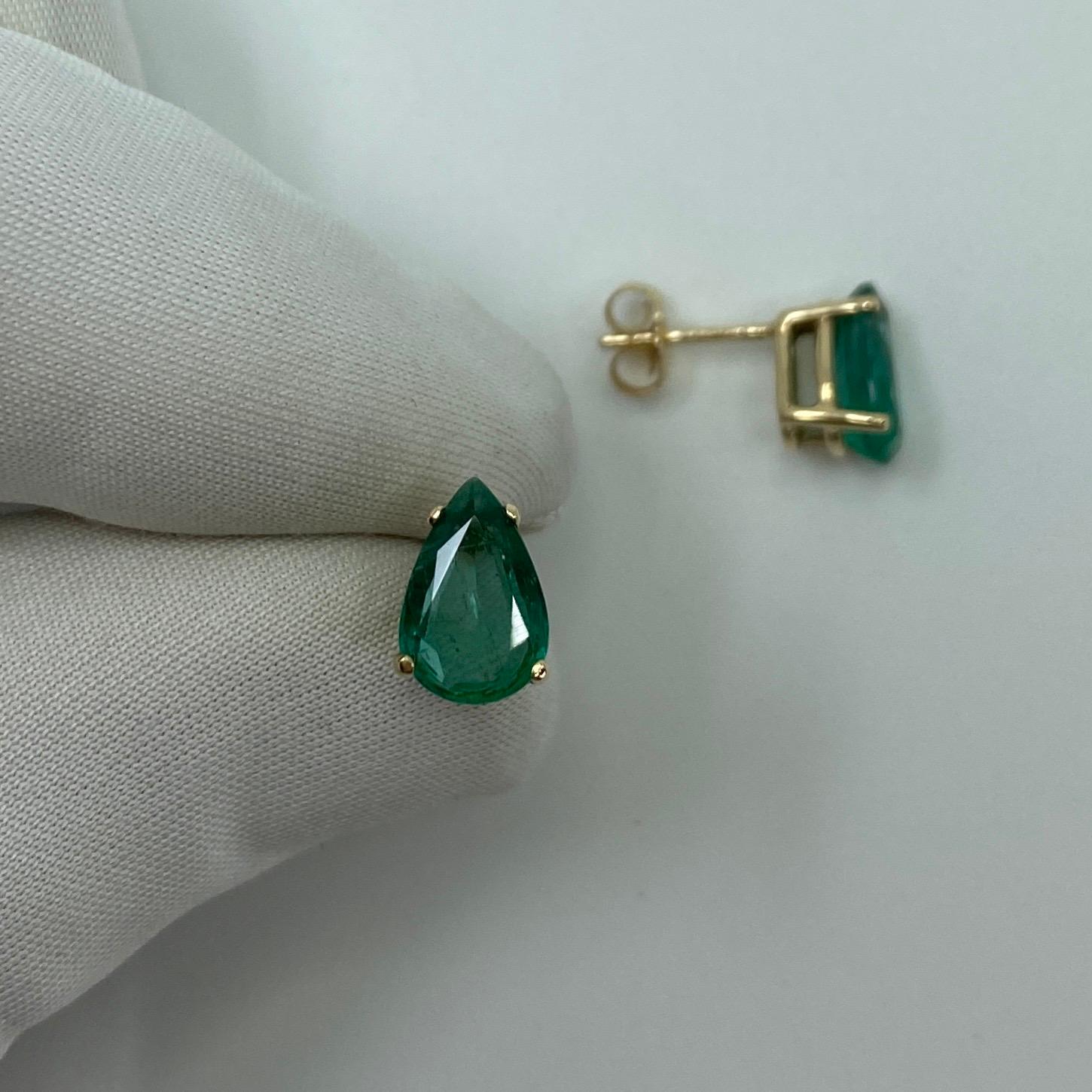 Deep Green 2.80 Carat Emerald Yellow Gold Earring Studs Pear Teardrop Cut For Sale 6