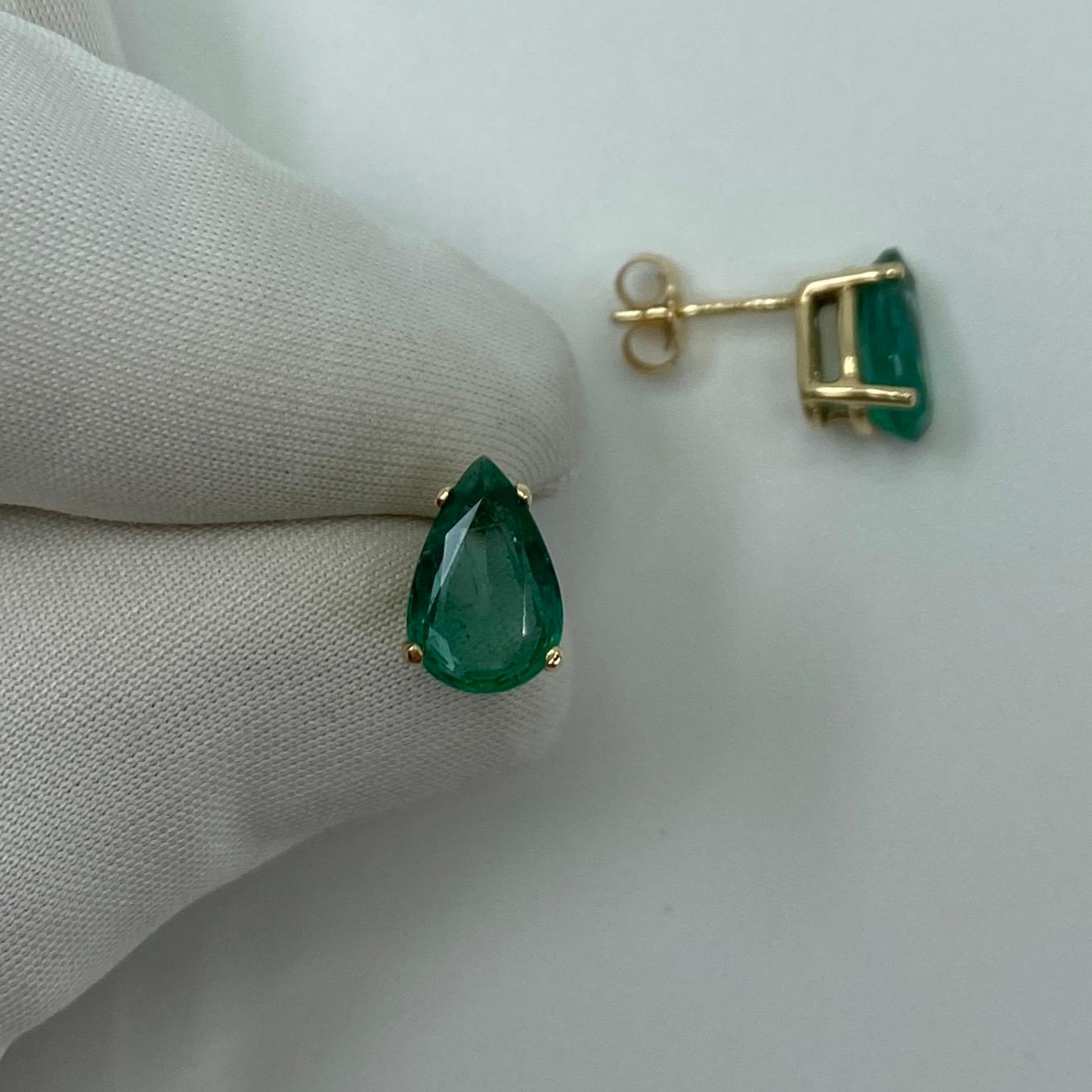 Pear Cut Deep Green 2.80 Carat Emerald Yellow Gold Earring Studs Pear Teardrop Cut For Sale
