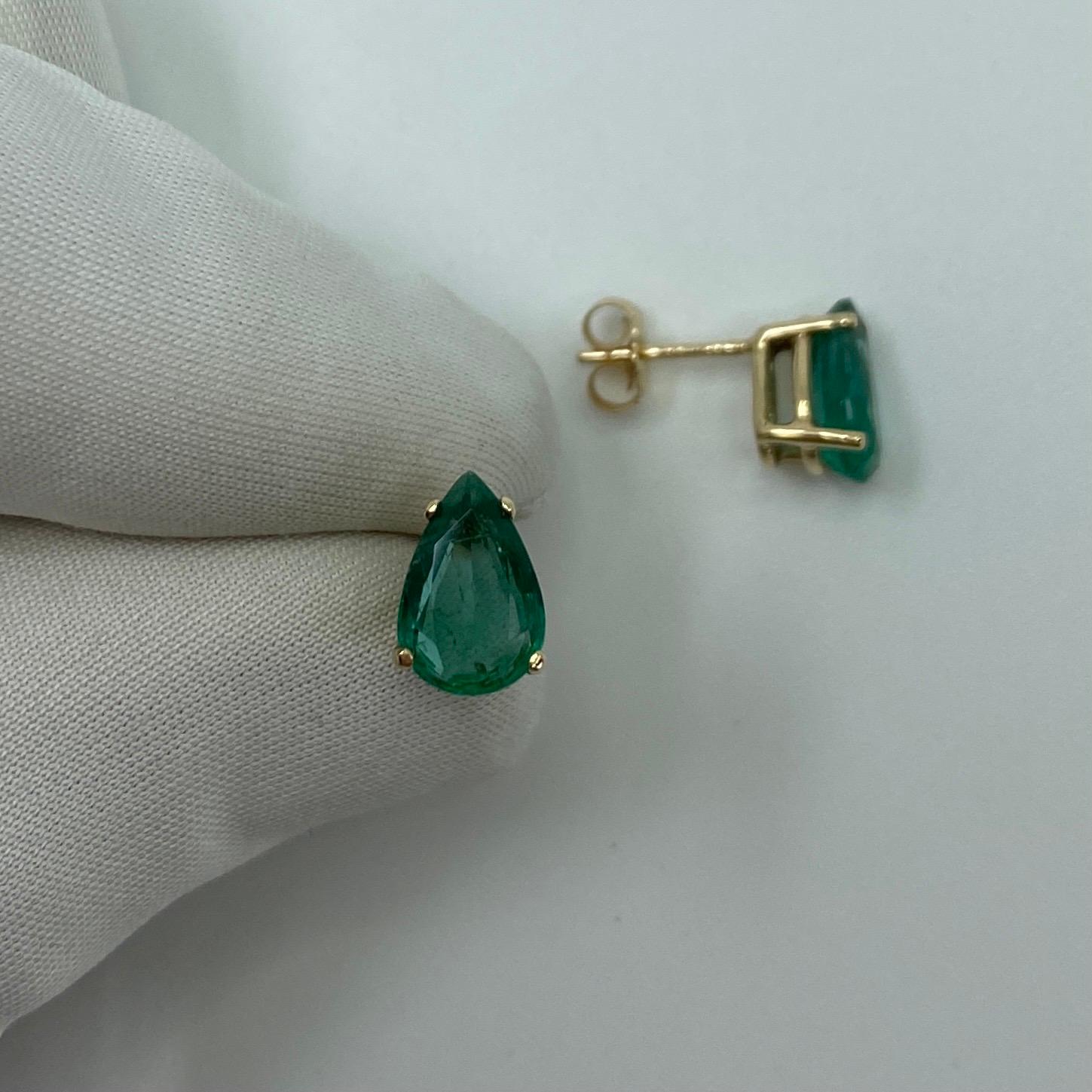 Deep Green 2.80 Carat Emerald Yellow Gold Earring Studs Pear Teardrop Cut In New Condition For Sale In Birmingham, GB