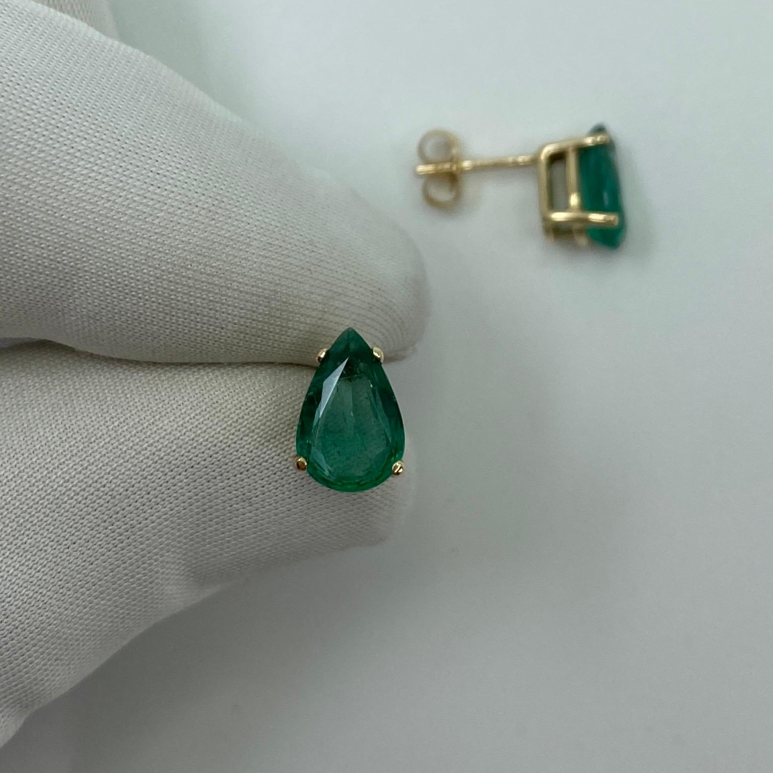 Deep Green 2.80 Carat Emerald Yellow Gold Earring Studs Pear Teardrop Cut For Sale 3