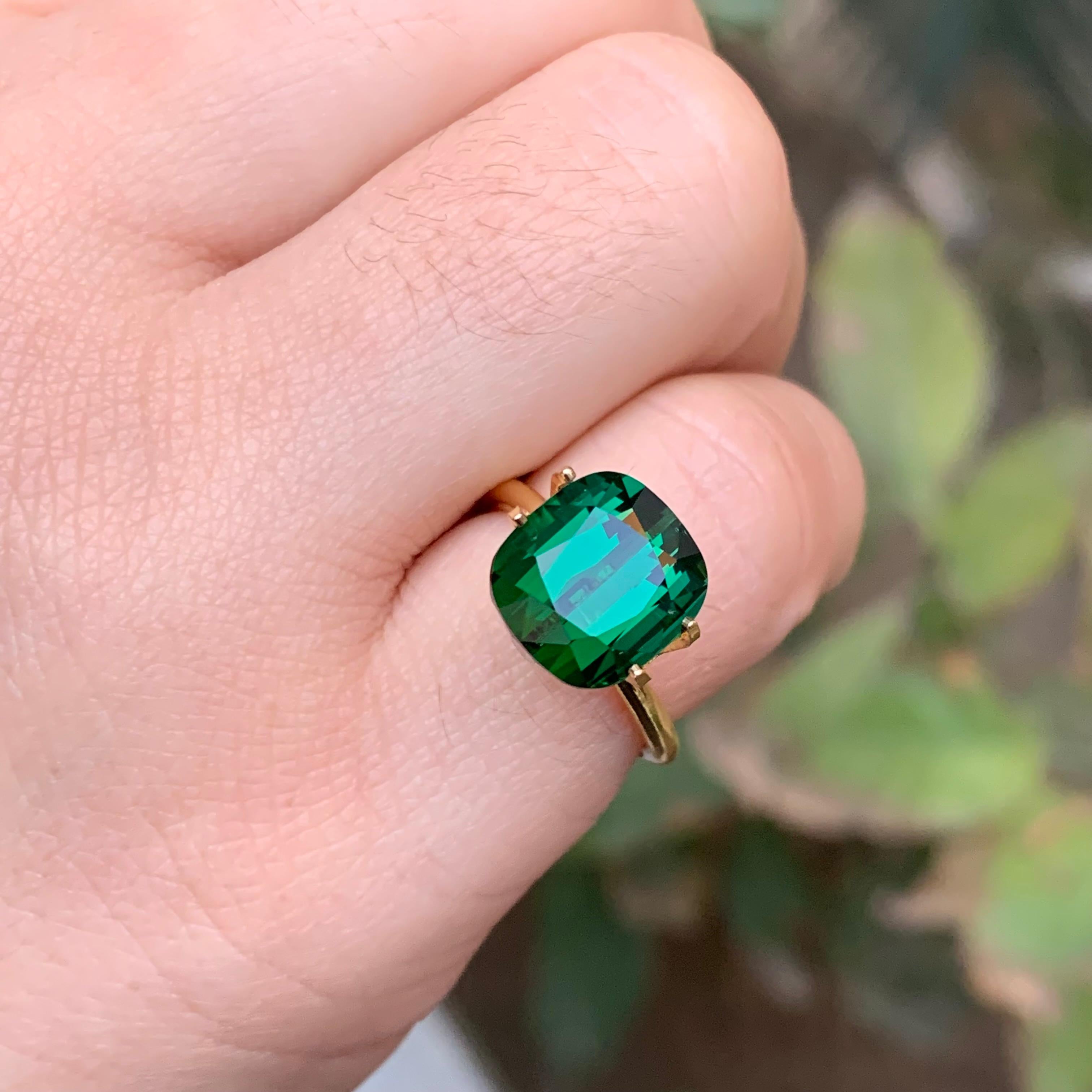 Tourmaline Naturelle de couleur vert foncé bleuté 5.90Ct Cushion Cut Jewell en vente 4
