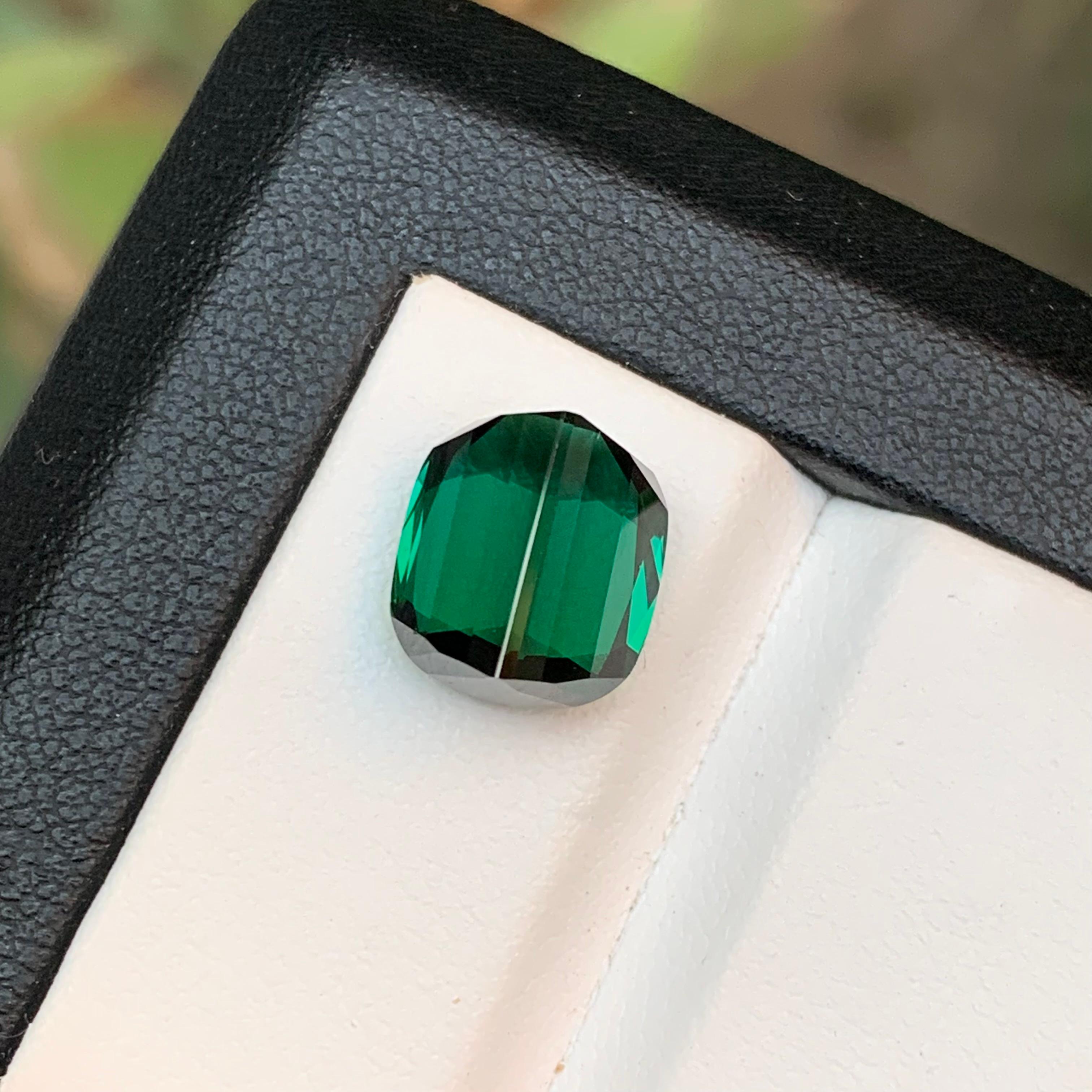 Tourmaline Naturelle de couleur vert foncé bleuté 5.90Ct Cushion Cut Jewell en vente 1