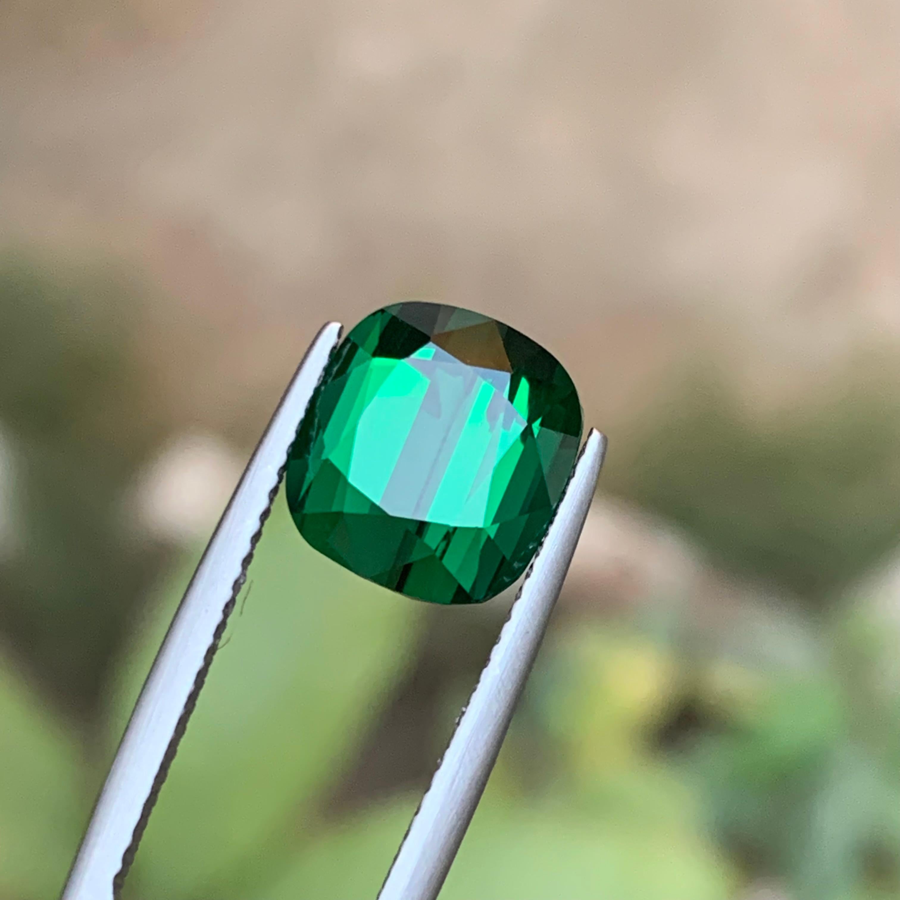 Tourmaline Naturelle de couleur vert foncé bleuté 5.90Ct Cushion Cut Jewell en vente 2