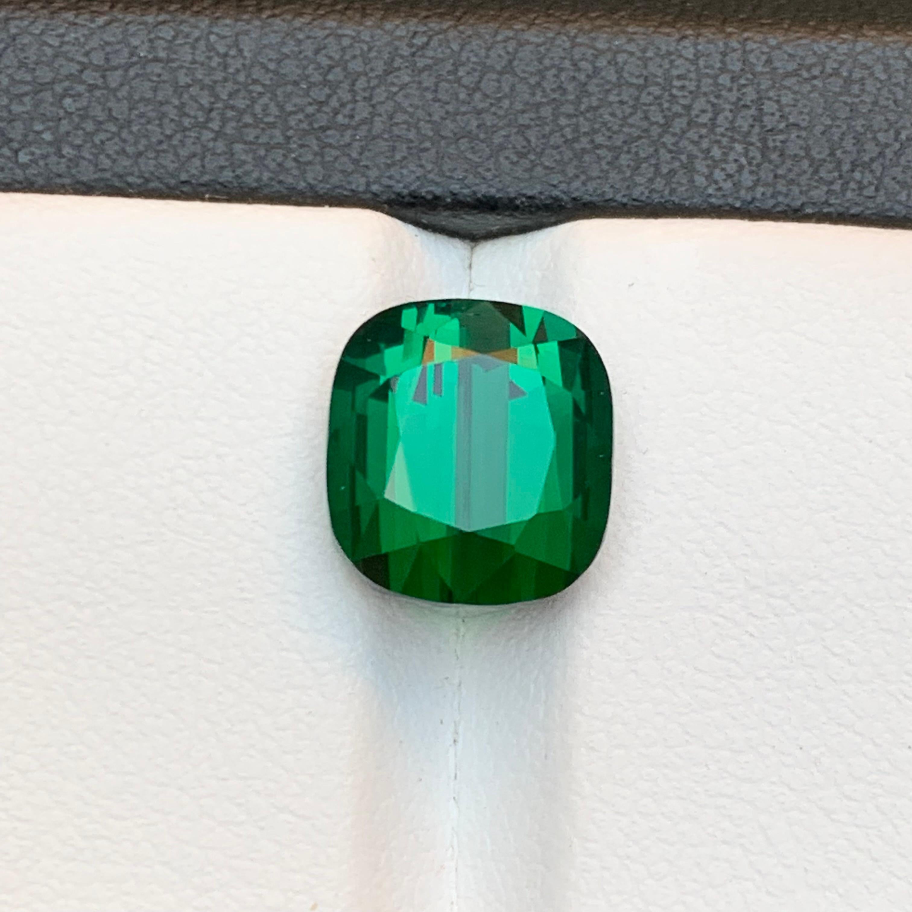 Tourmaline Naturelle de couleur vert foncé bleuté 5.90Ct Cushion Cut Jewell en vente 3