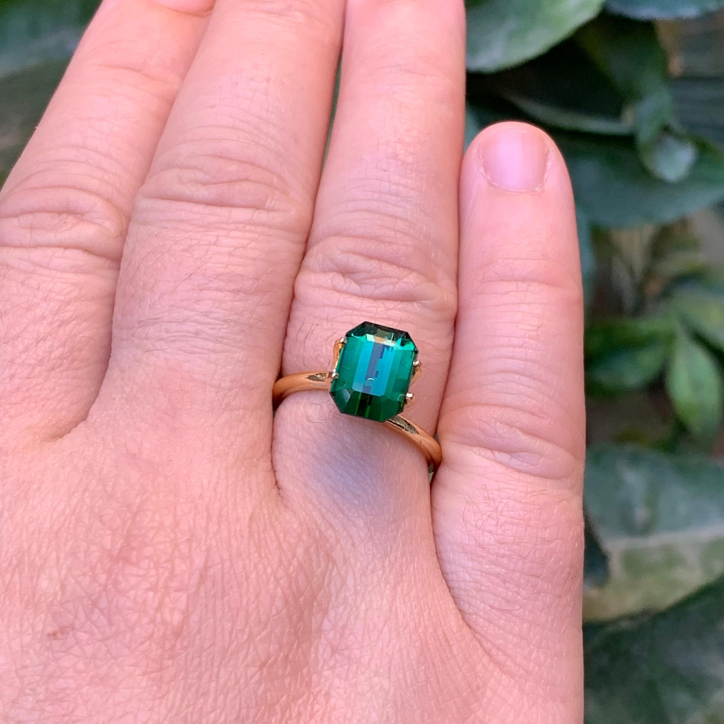 Bague en tourmaline naturelle vert foncé, taille émeraude 3,60 carats en vente 4