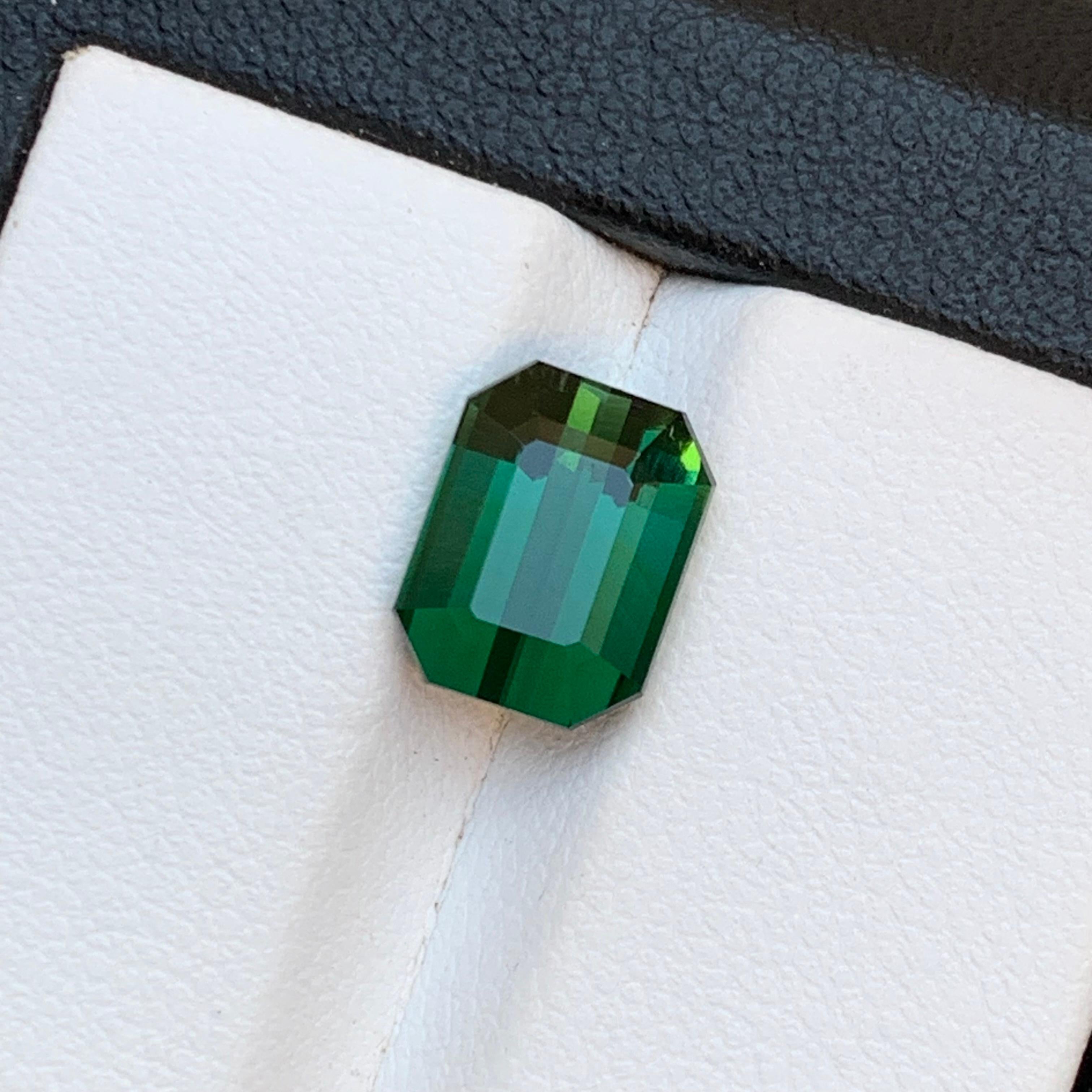 Bague en tourmaline naturelle vert foncé, taille émeraude 3,60 carats en vente 5