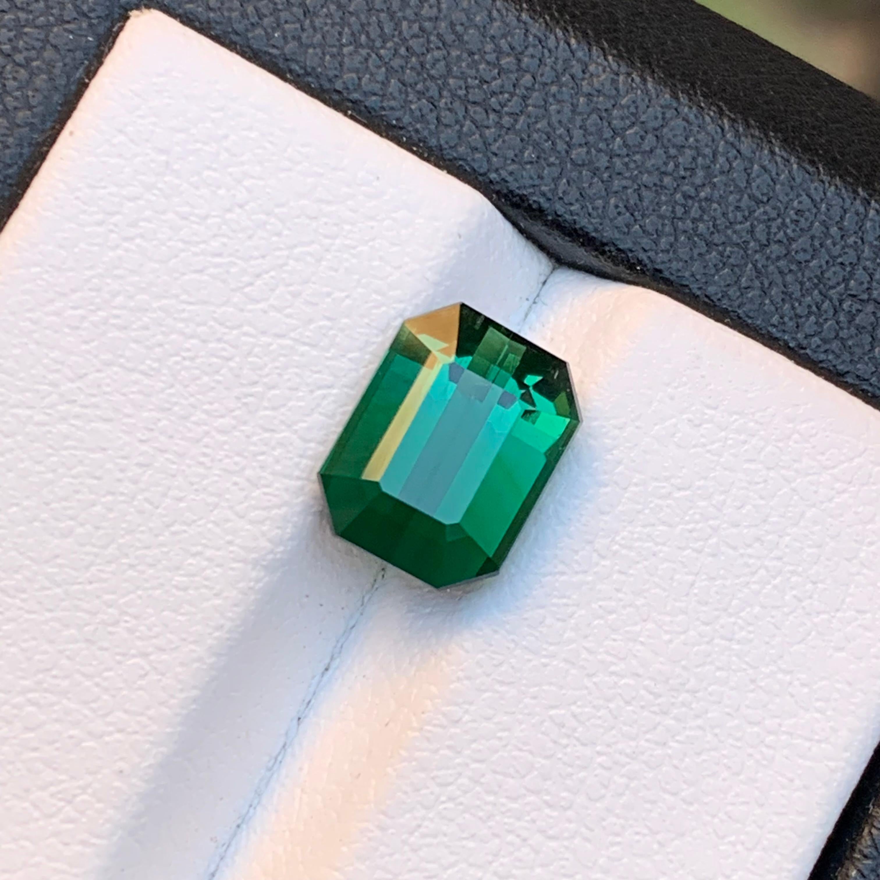 Bague en tourmaline naturelle vert foncé, taille émeraude 3,60 carats en vente 7