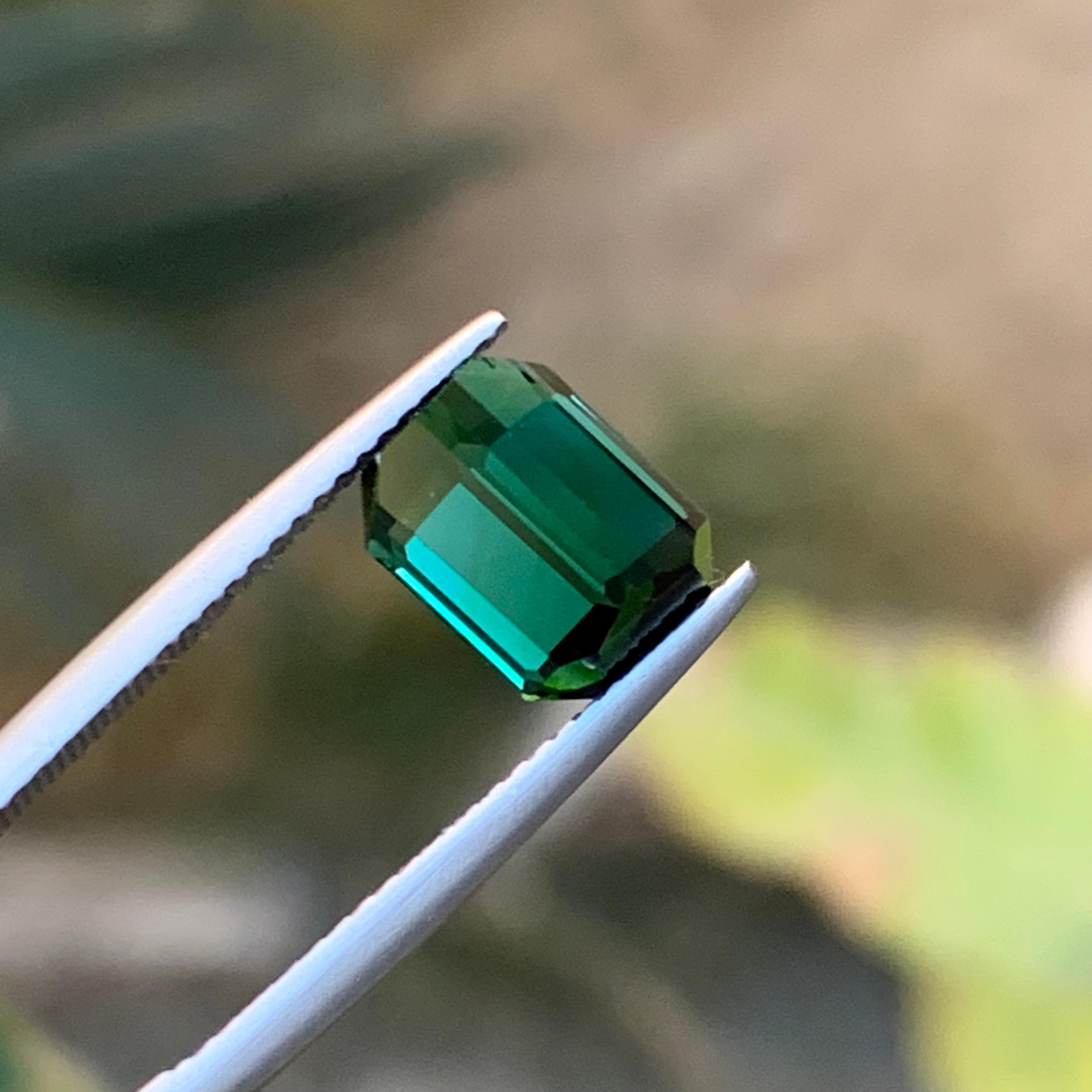 Taille émeraude Bague en tourmaline naturelle vert foncé, taille émeraude 3,60 carats en vente