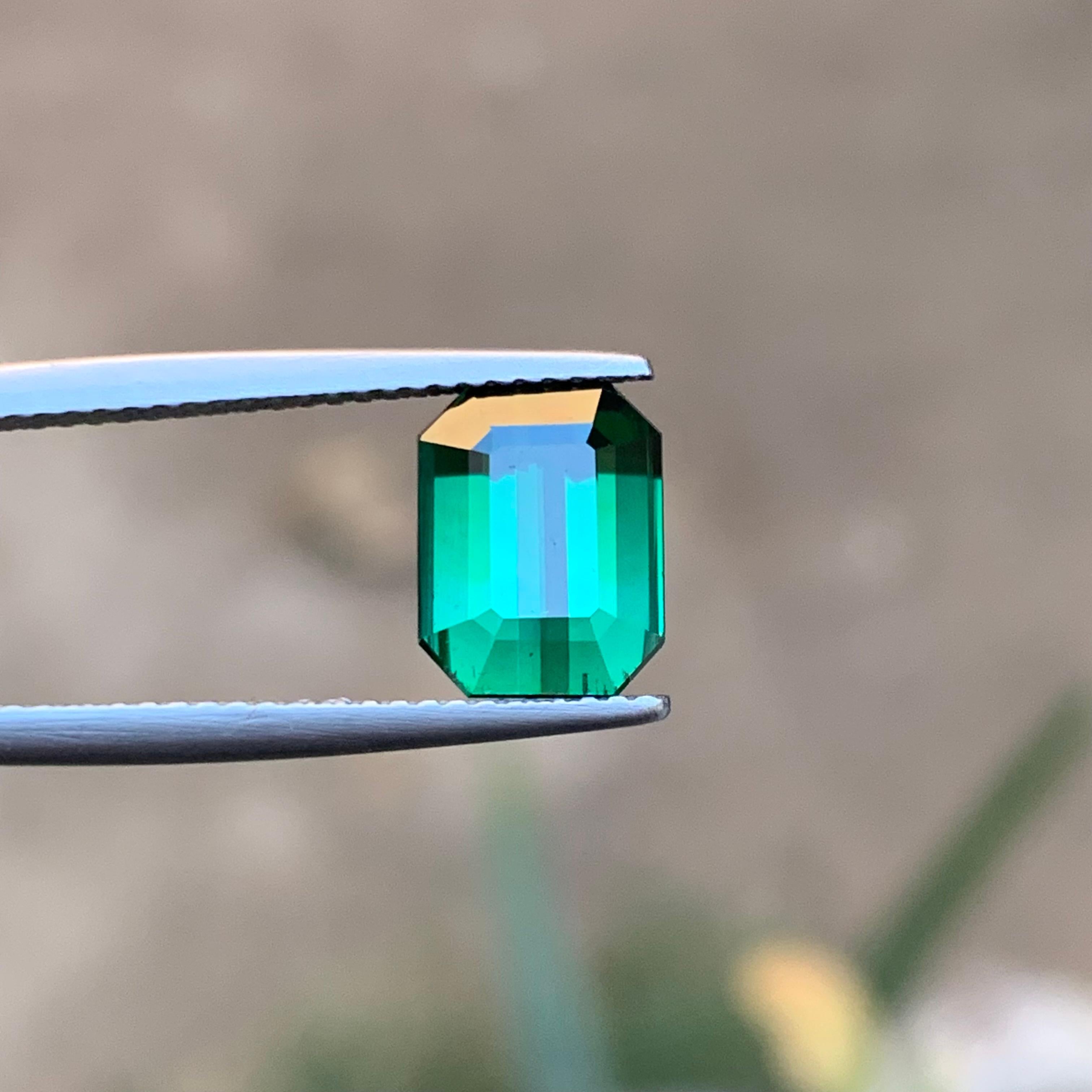 Bague en tourmaline naturelle vert foncé, taille émeraude 3,60 carats en vente 1