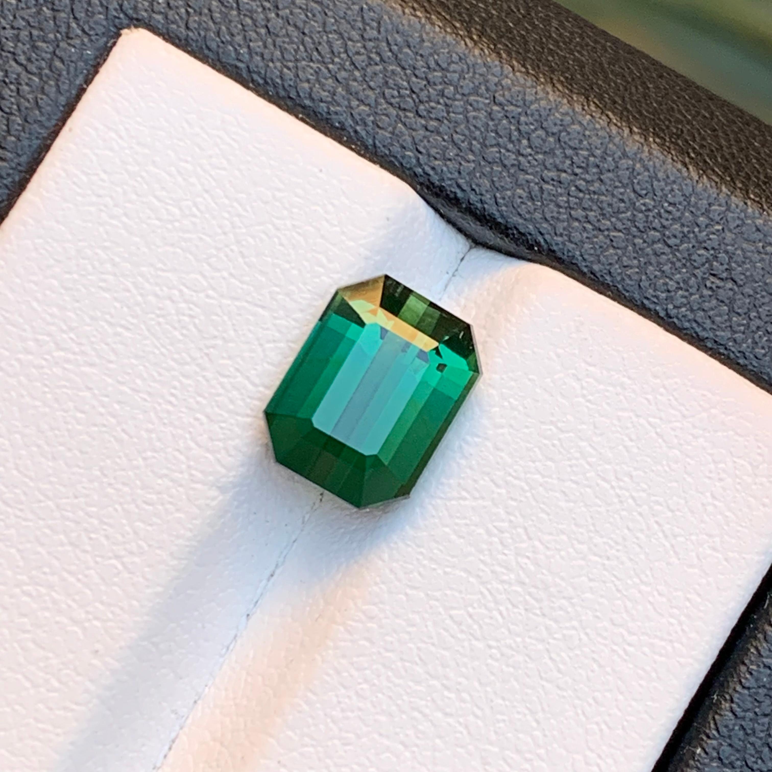 Bague en tourmaline naturelle vert foncé, taille émeraude 3,60 carats en vente 2