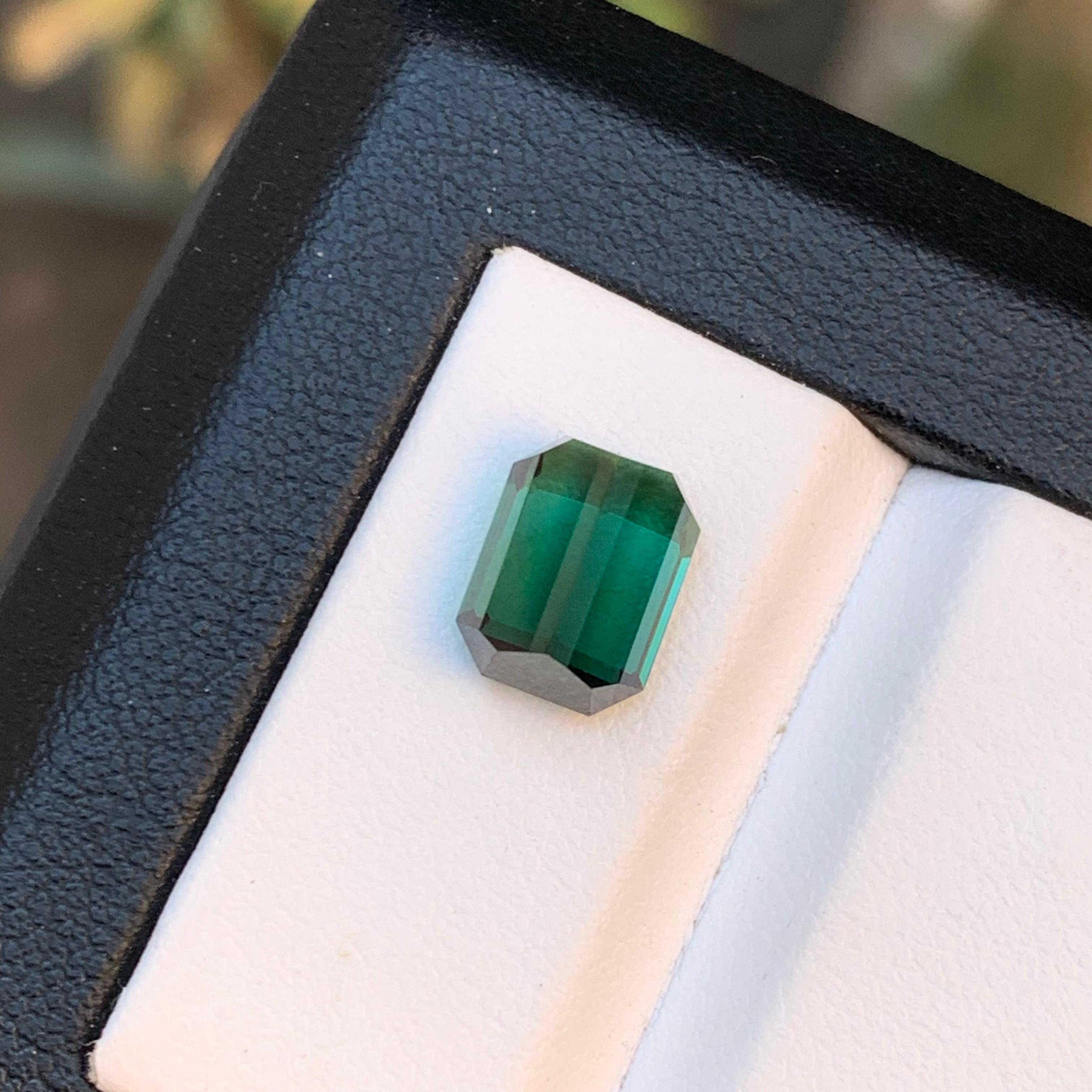 Bague en tourmaline naturelle vert foncé, taille émeraude 3,60 carats en vente 3