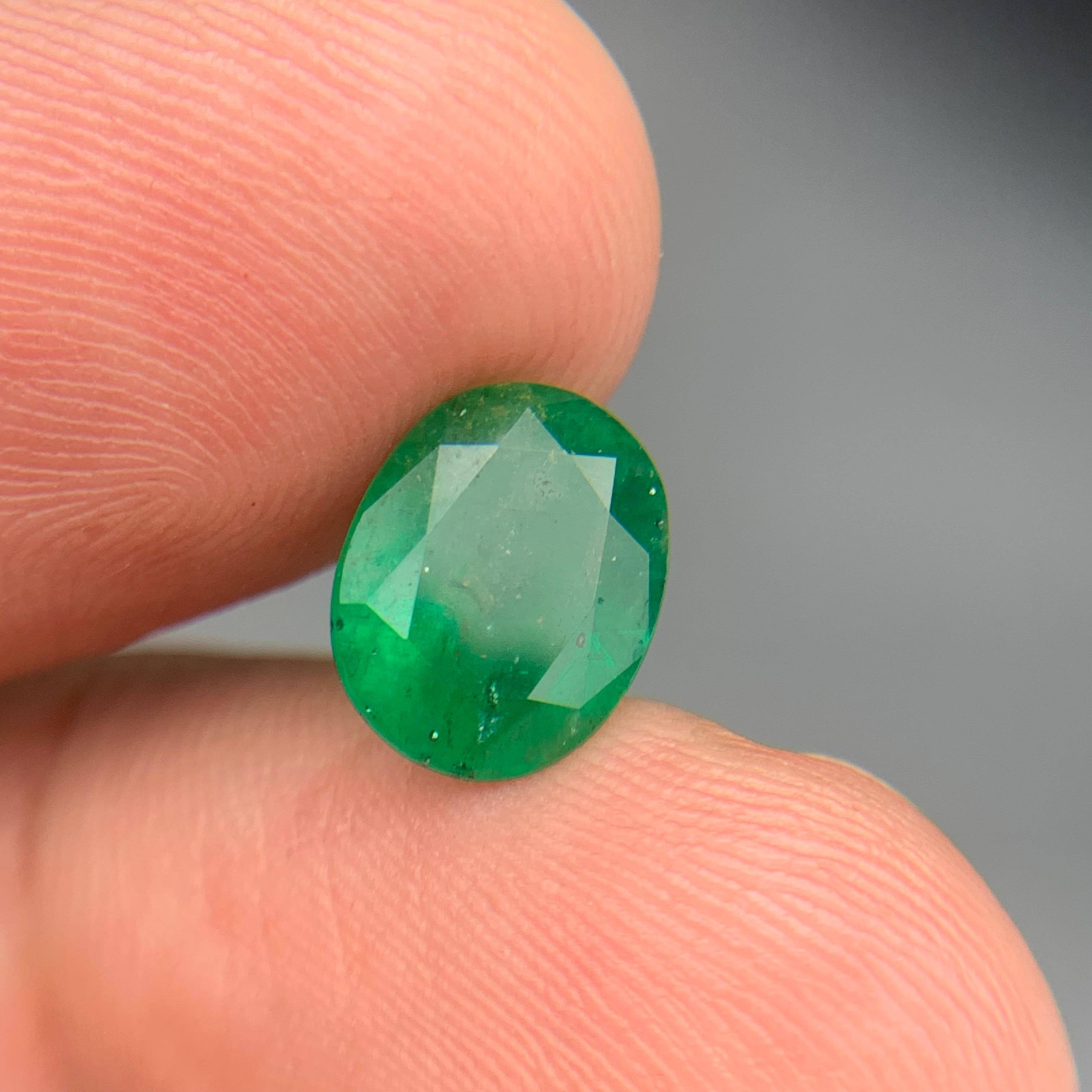 da uomo o donna Smeraldo verde intenso da 2,70 carati, gemma naturale sfusa con taglio ovale per anello o gioielli in vendita
