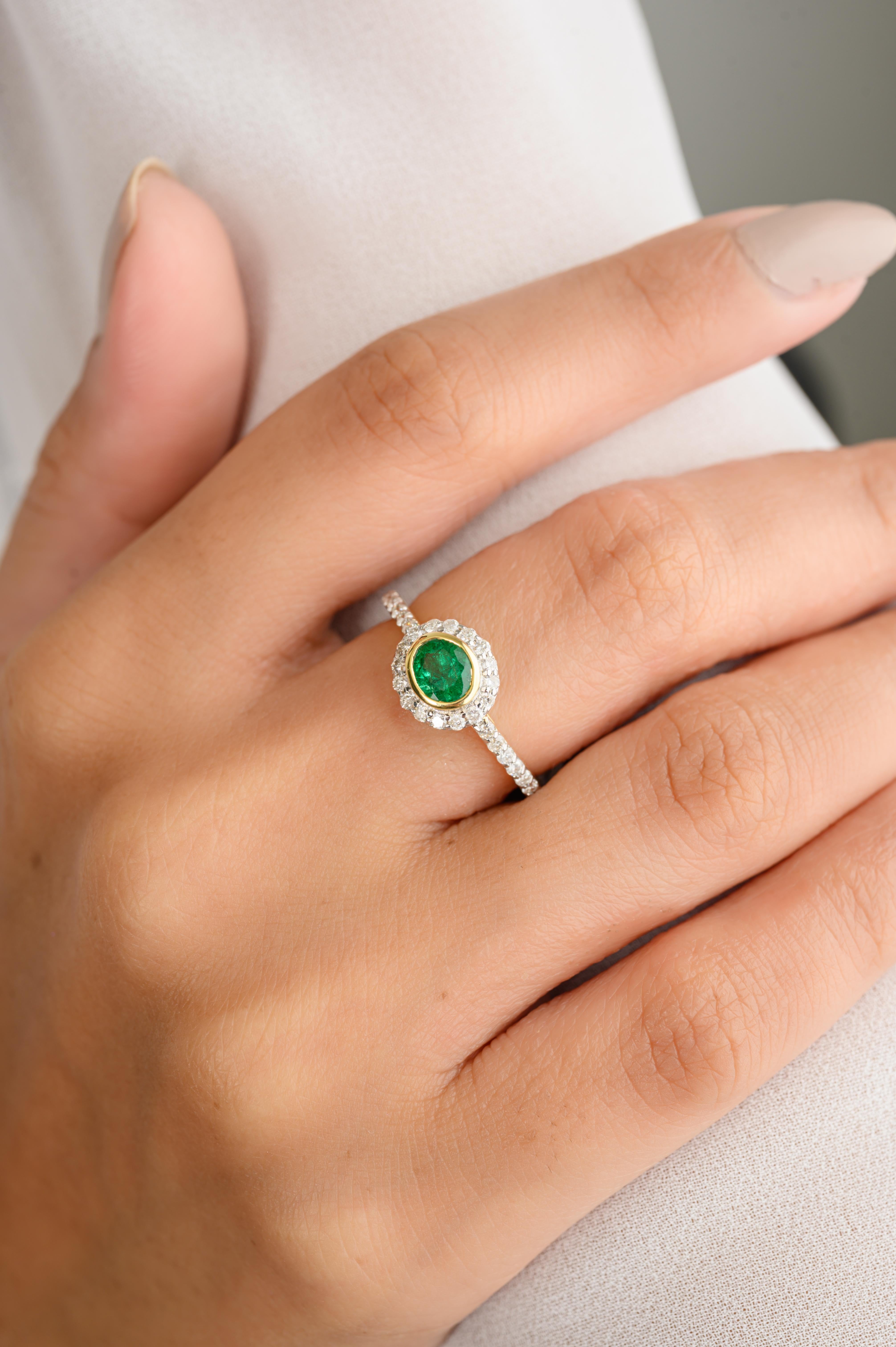 En vente :  Bague de fiançailles de Zambie avec halo de diamants en or jaune massif 14 carats 4