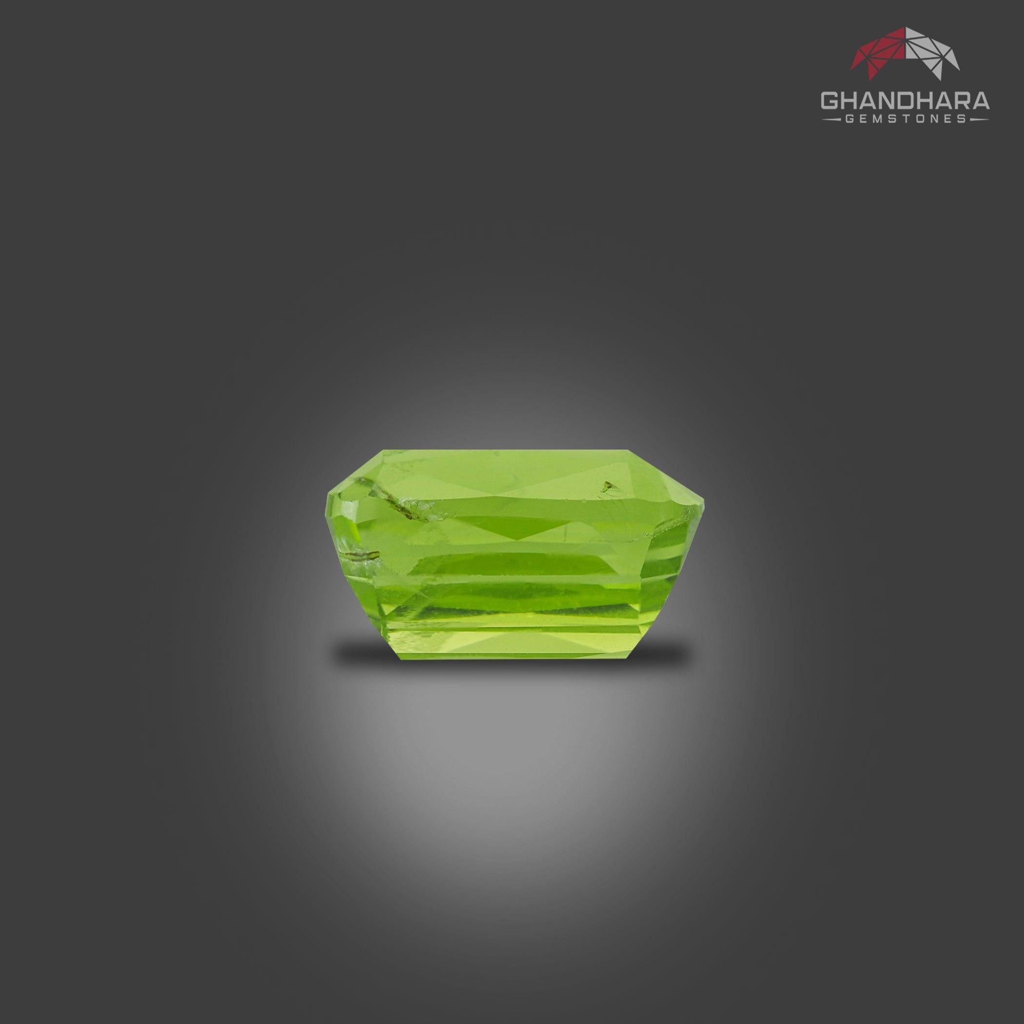 Moderne Pierre de péridot vert profond naturel de 4,05 carats Pierre de péridot pour bijoux en vente