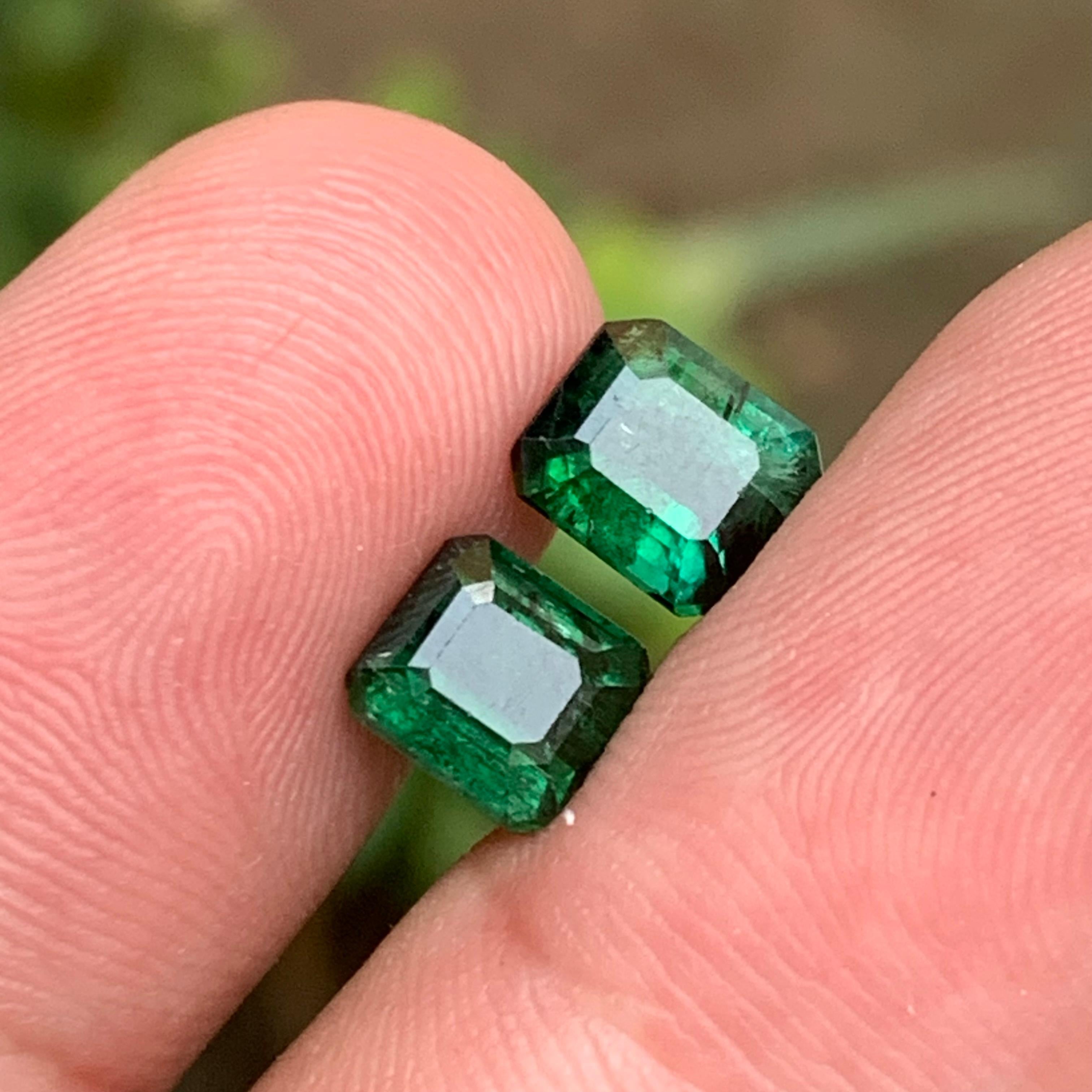 Tiefgrüne natürliche Turmalin-Edelsteine mit 3,90 Karat im Smaragdschliff für Ohrringe Schmuck 5