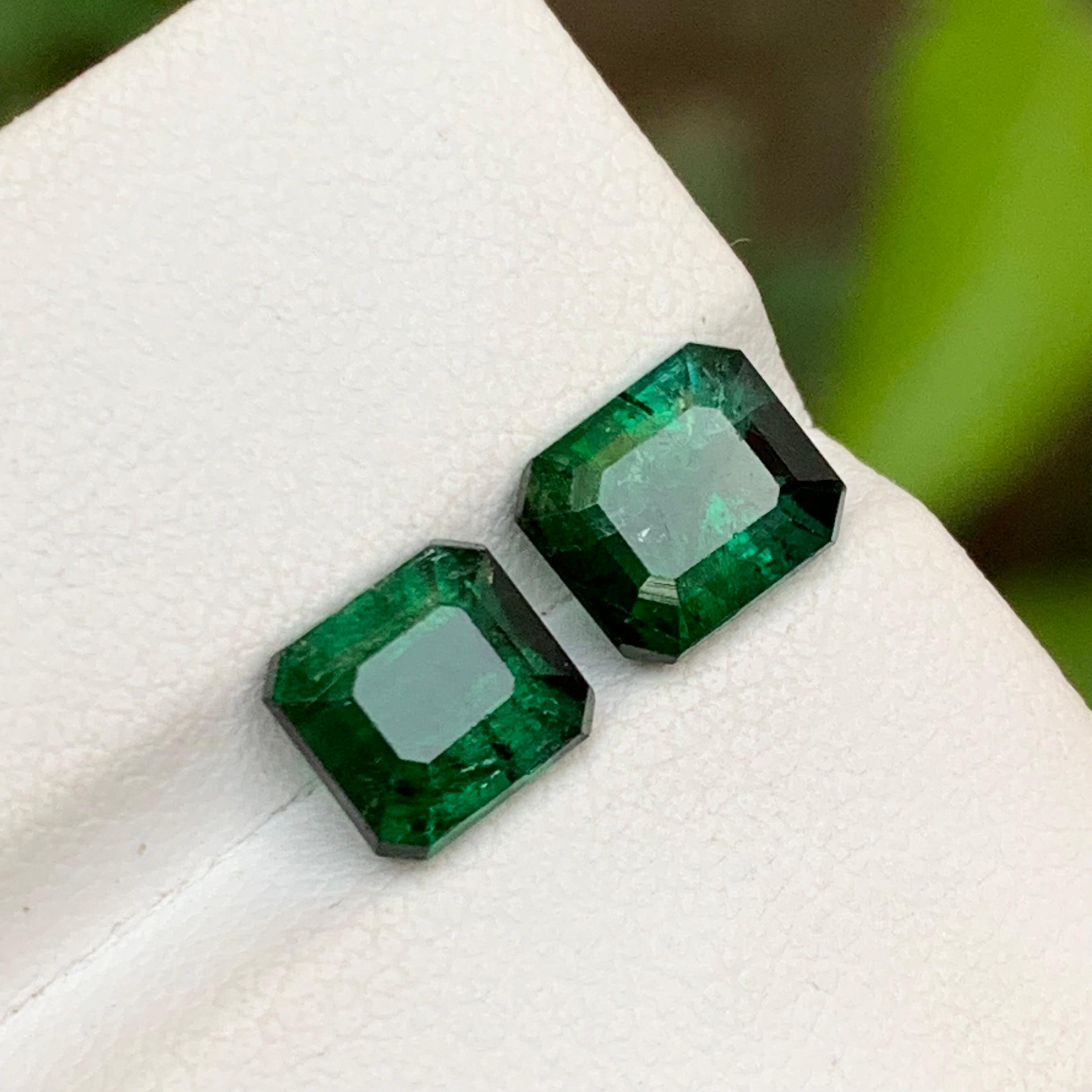 Tiefgrüne natürliche Turmalin-Edelsteine mit 3,90 Karat im Smaragdschliff für Ohrringe Schmuck 6
