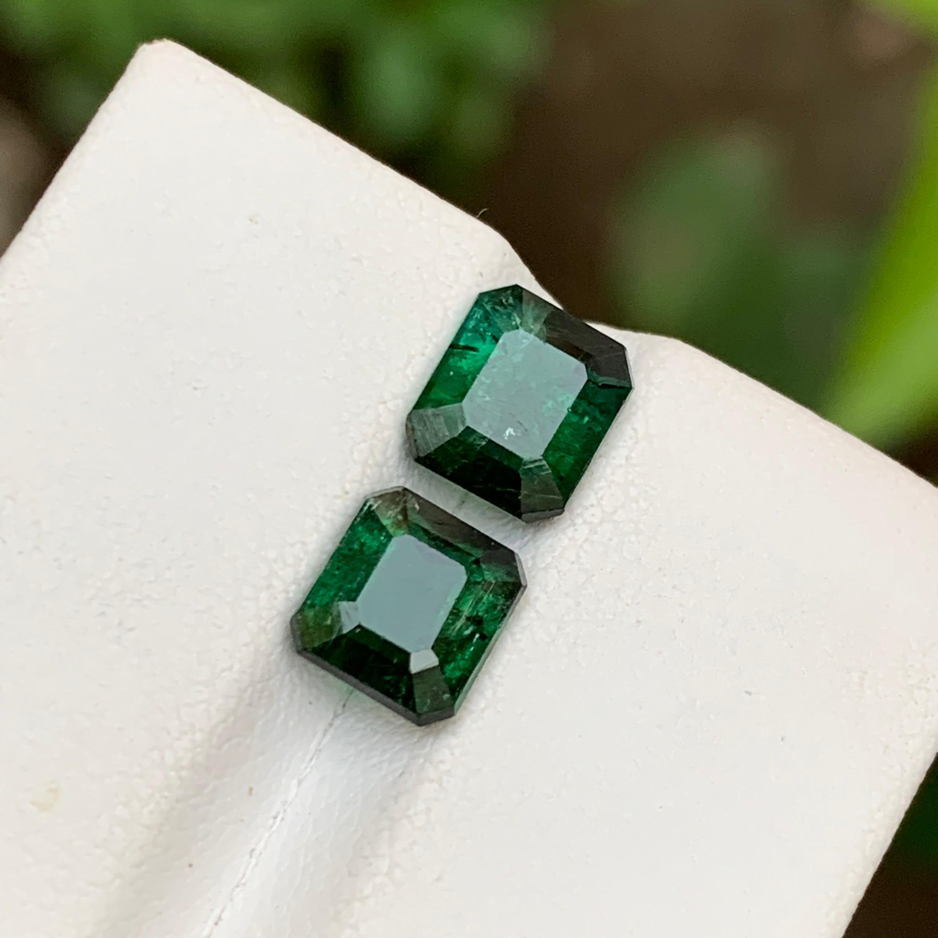 Tiefgrüne natürliche Turmalin-Edelsteine mit 3,90 Karat im Smaragdschliff für Ohrringe Schmuck 2