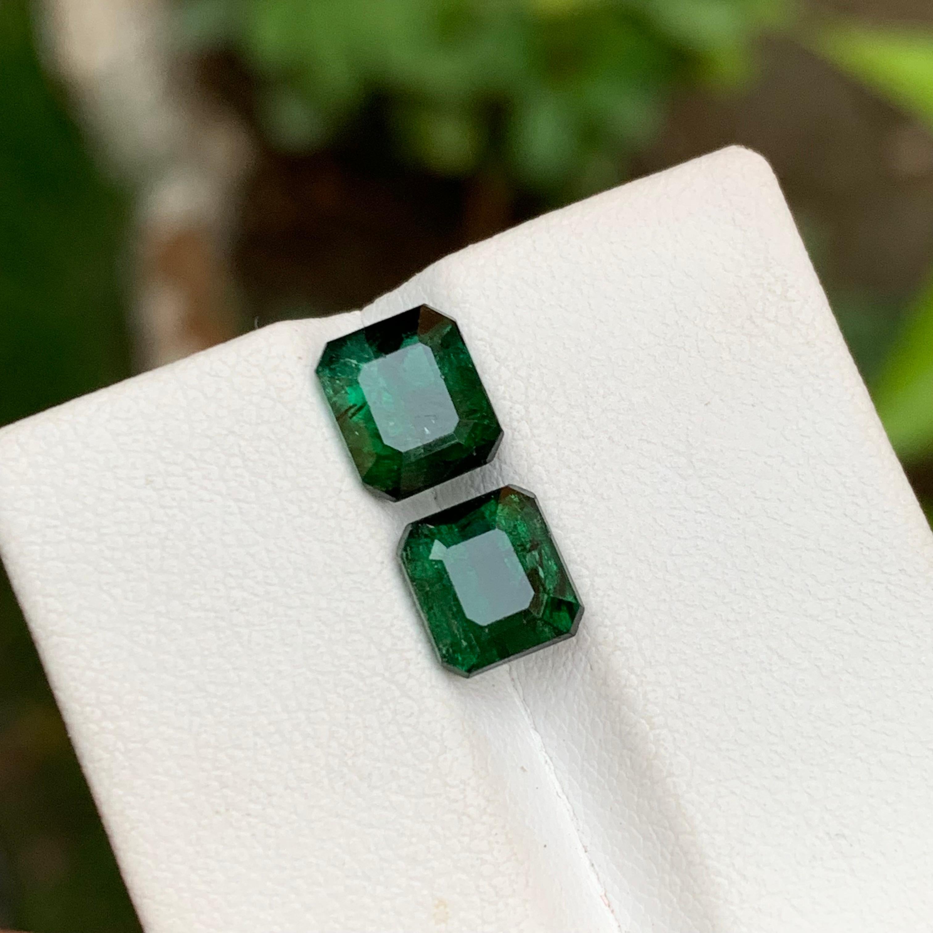Tiefgrüne natürliche Turmalin-Edelsteine mit 3,90 Karat im Smaragdschliff für Ohrringe Schmuck 3
