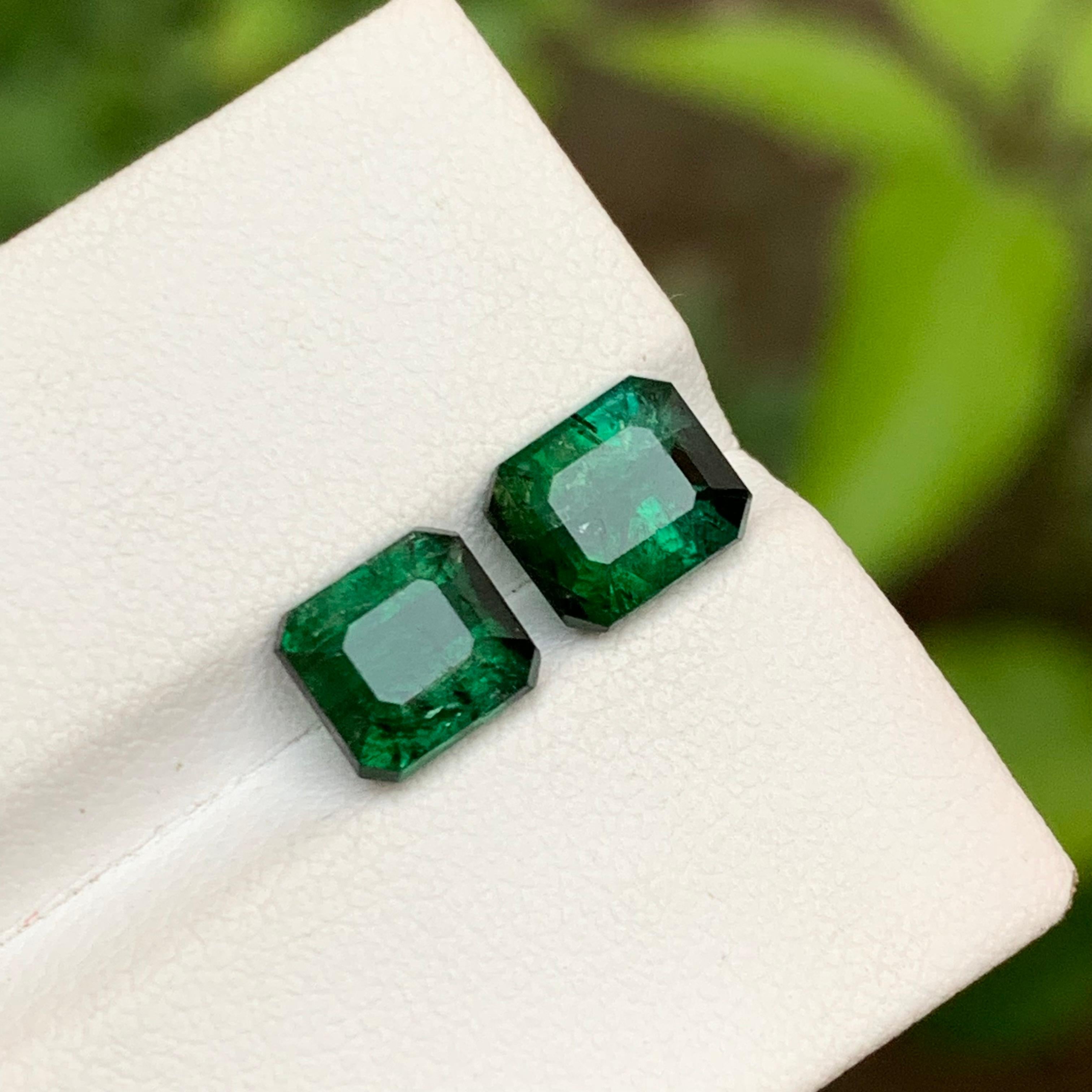 Tiefgrüne natürliche Turmalin-Edelsteine mit 3,90 Karat im Smaragdschliff für Ohrringe Schmuck 4