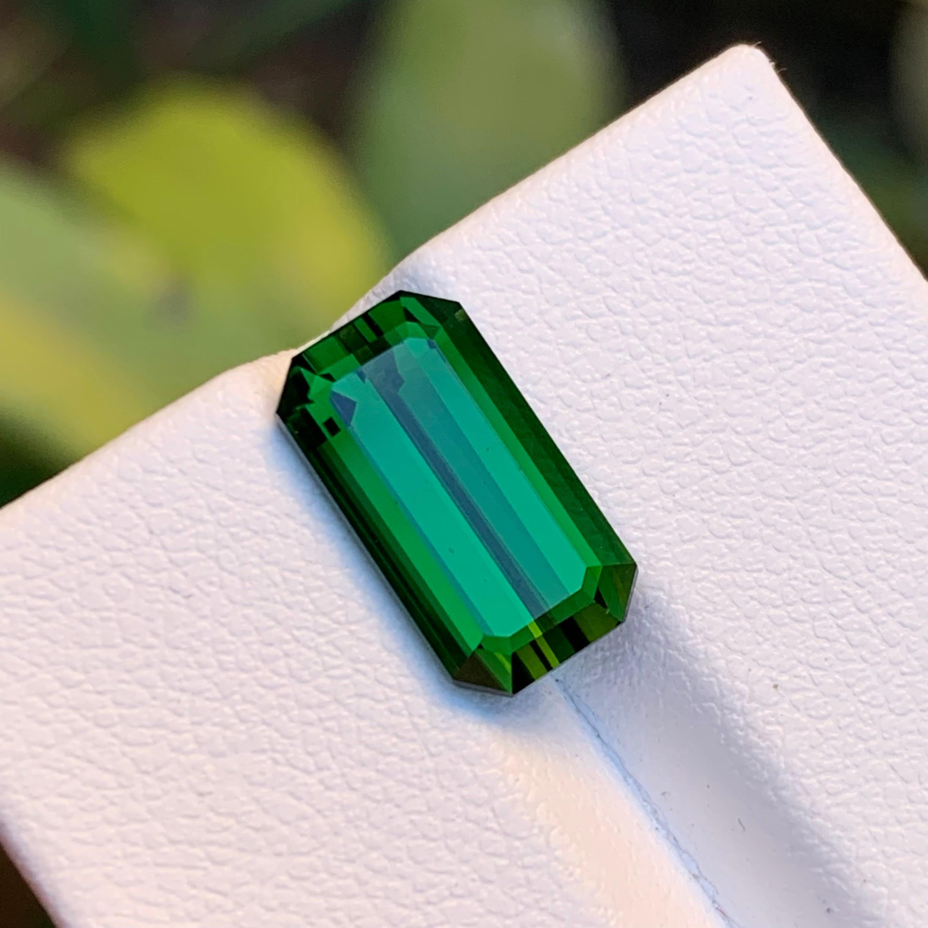 Deep Green Natural Tourmaline Loose Gemstone, 5.05 Ct-Emerald Cut Top Quality Af In New Condition For Sale In Peshawar, PK