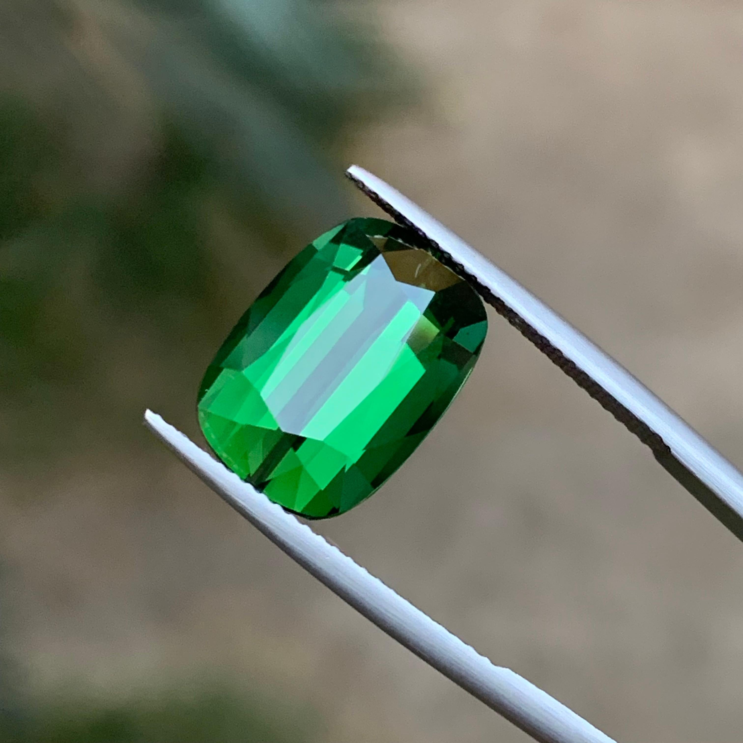 Taille coussin Bague en tourmaline naturelle vert foncé, pierre précieuse non sertie 11.25 carats, taille coussin en vente