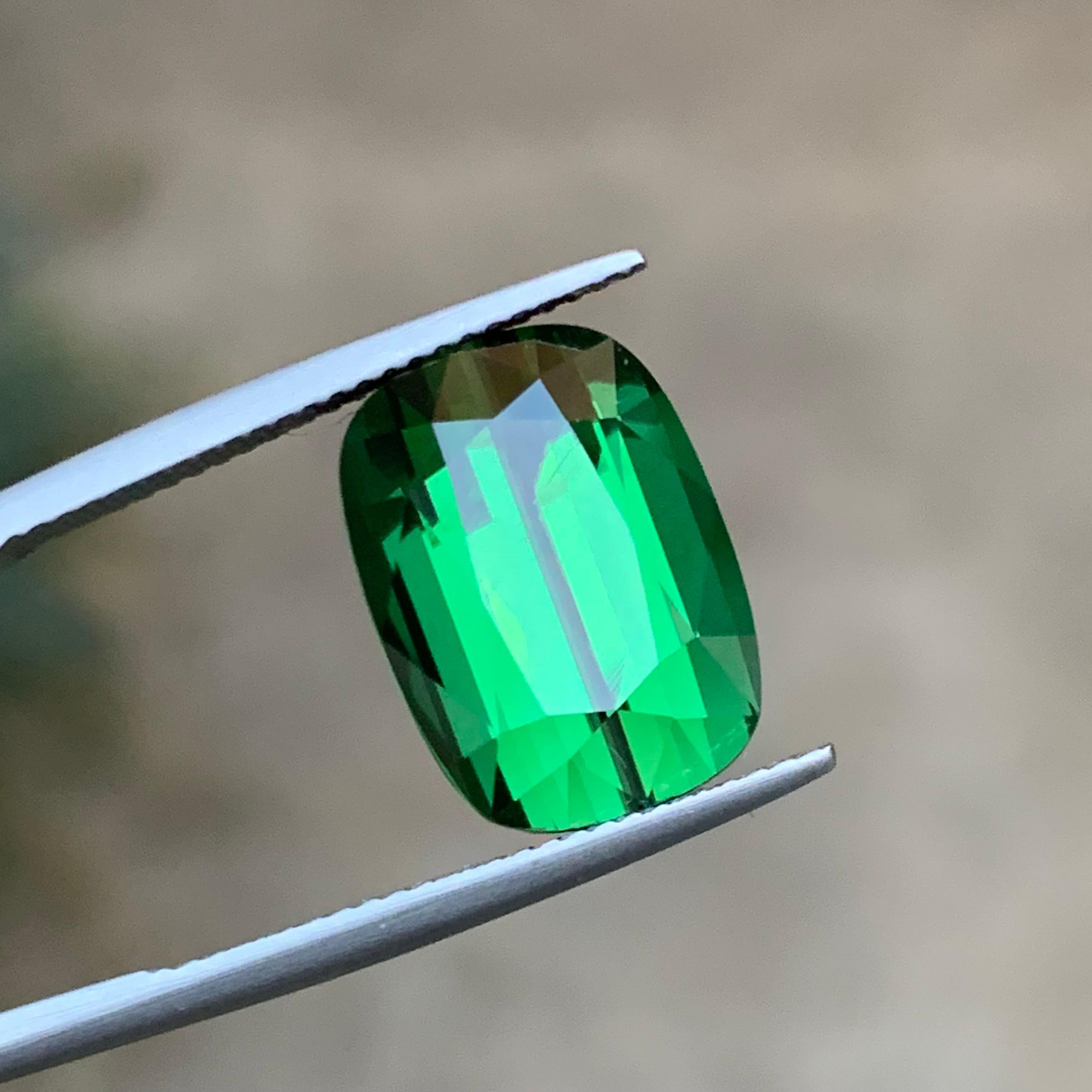Bague en tourmaline naturelle vert foncé, pierre précieuse non sertie 11.25 carats, taille coussin Unisexe en vente