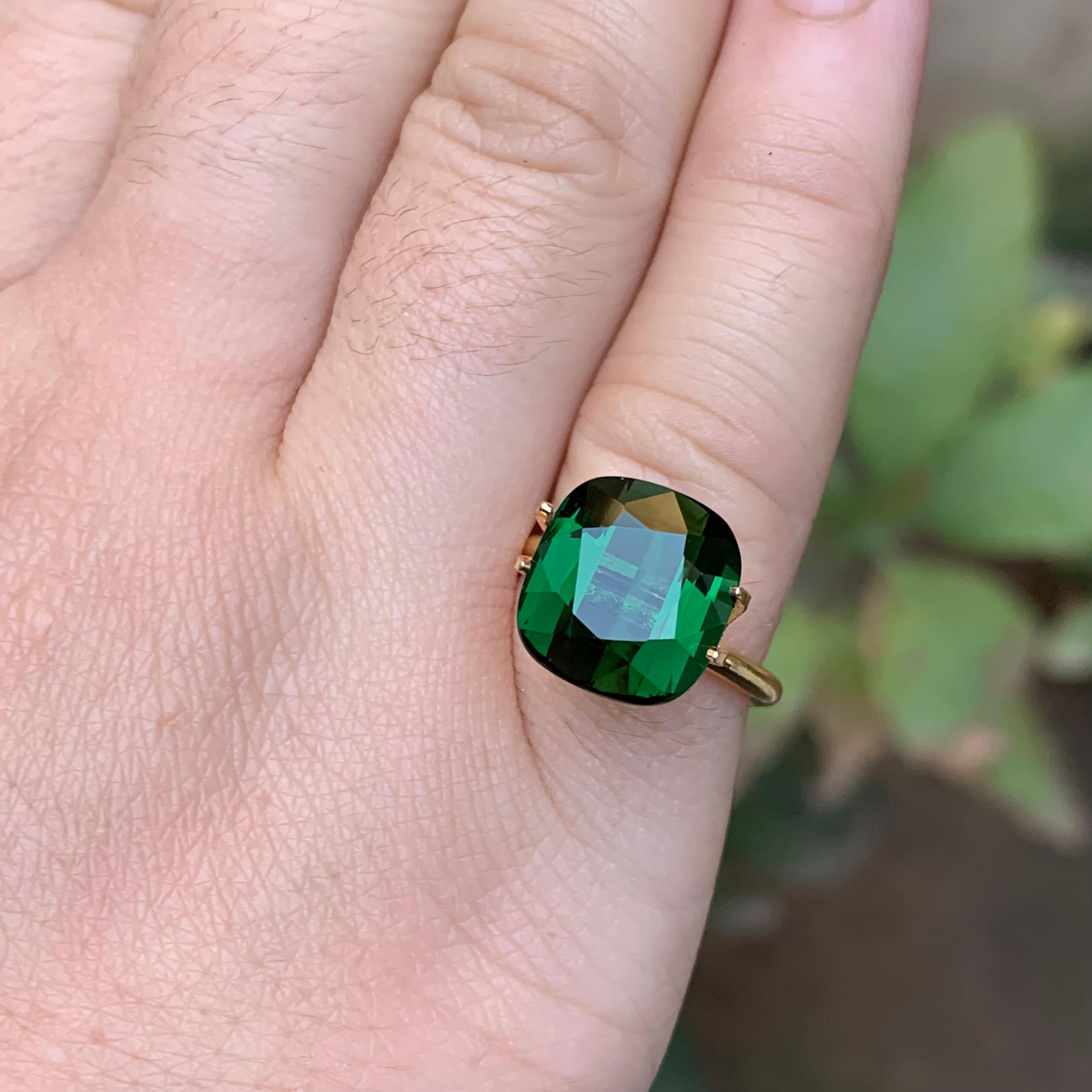 Deep Green Natural Tourmaline Ring Loose Gemstone 6.85 Ct Cushion Cut-Jewelry In New Condition For Sale In Peshawar, PK
